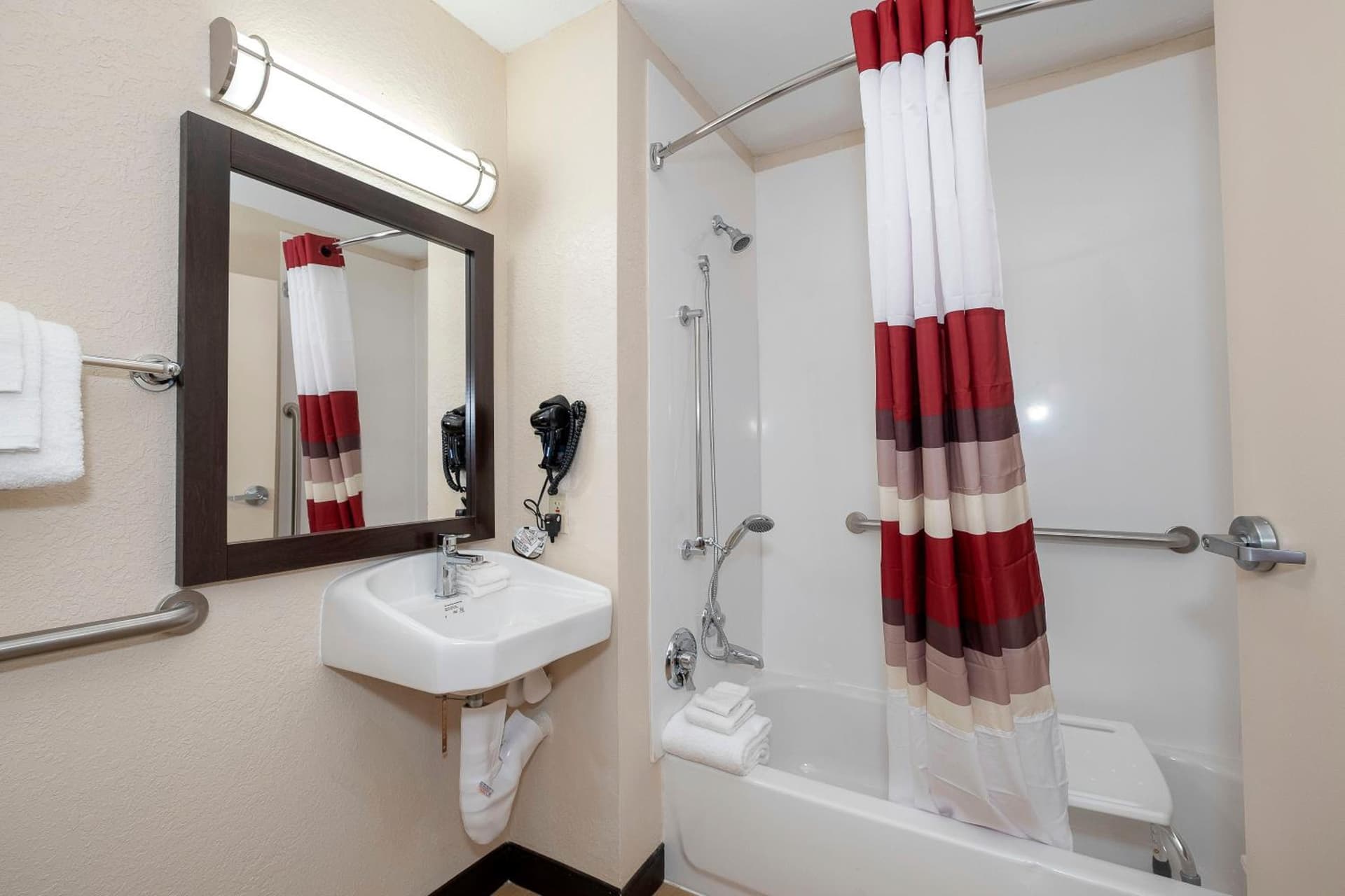 Red Roof Inn PLUS+ Jacksonville – Southpoint gallery photo in Jacksonville, FL — image 35