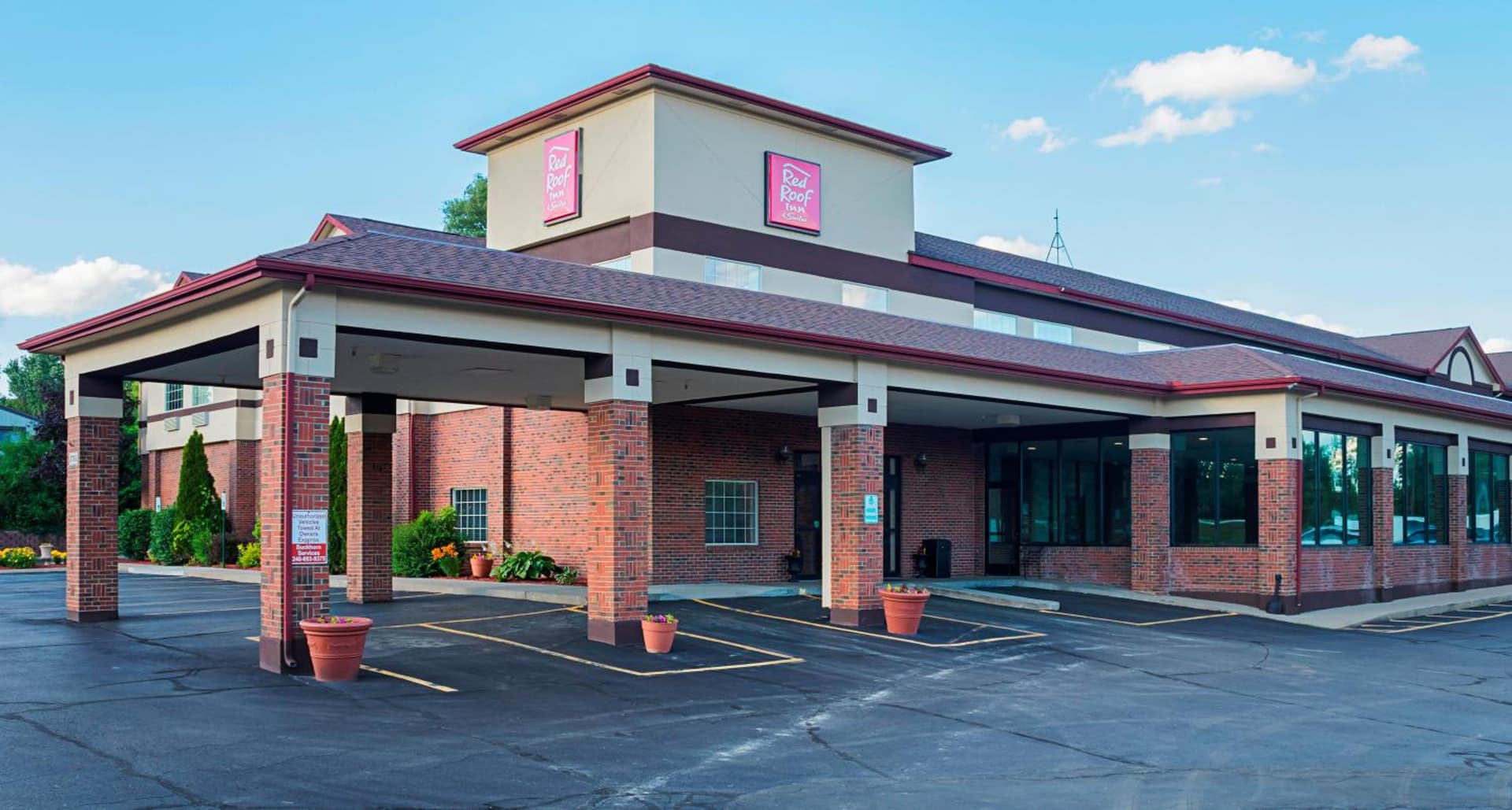 Red Roof Inn & Suites Lake Orion / Auburn Hills featured exterior or lobby in Lake Orion, MI — similar hotel