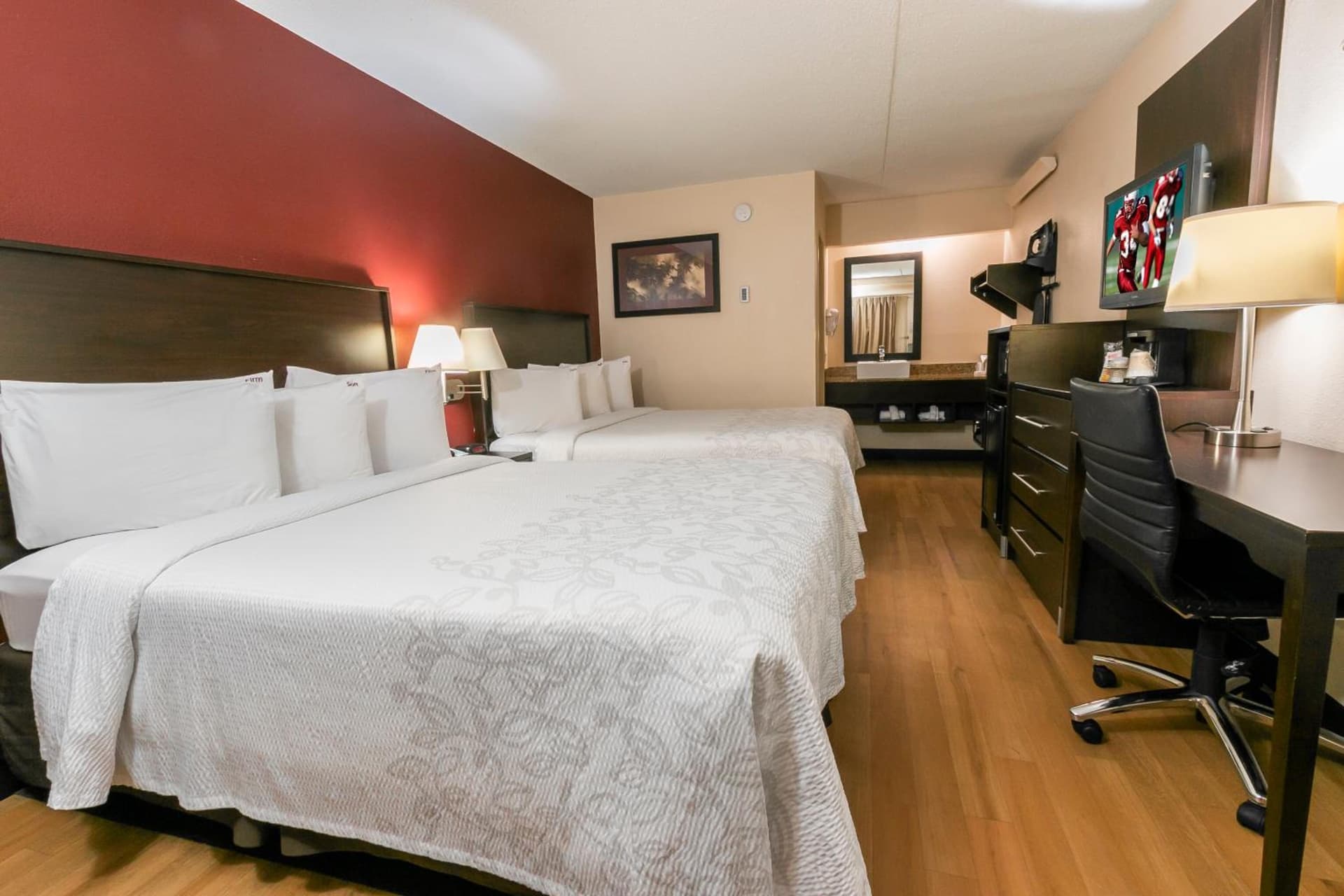 Red Roof Inn PLUS+ Washington DC - Alexandria gallery photo in Alexandria, VA — image 17
