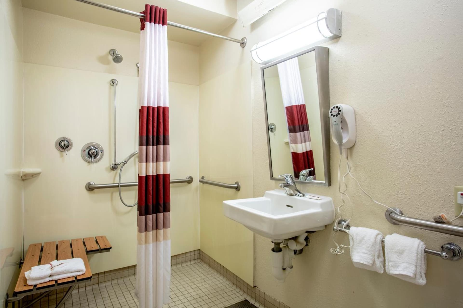 Red Roof Inn PLUS+ Washington DC - Alexandria gallery photo in Alexandria, VA — image 19