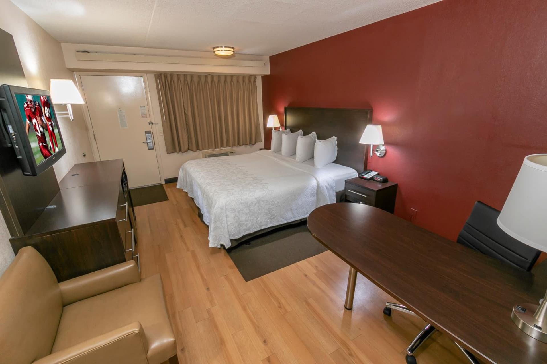 Red Roof Inn PLUS+ Washington DC - Alexandria gallery photo in Alexandria, VA — image 13