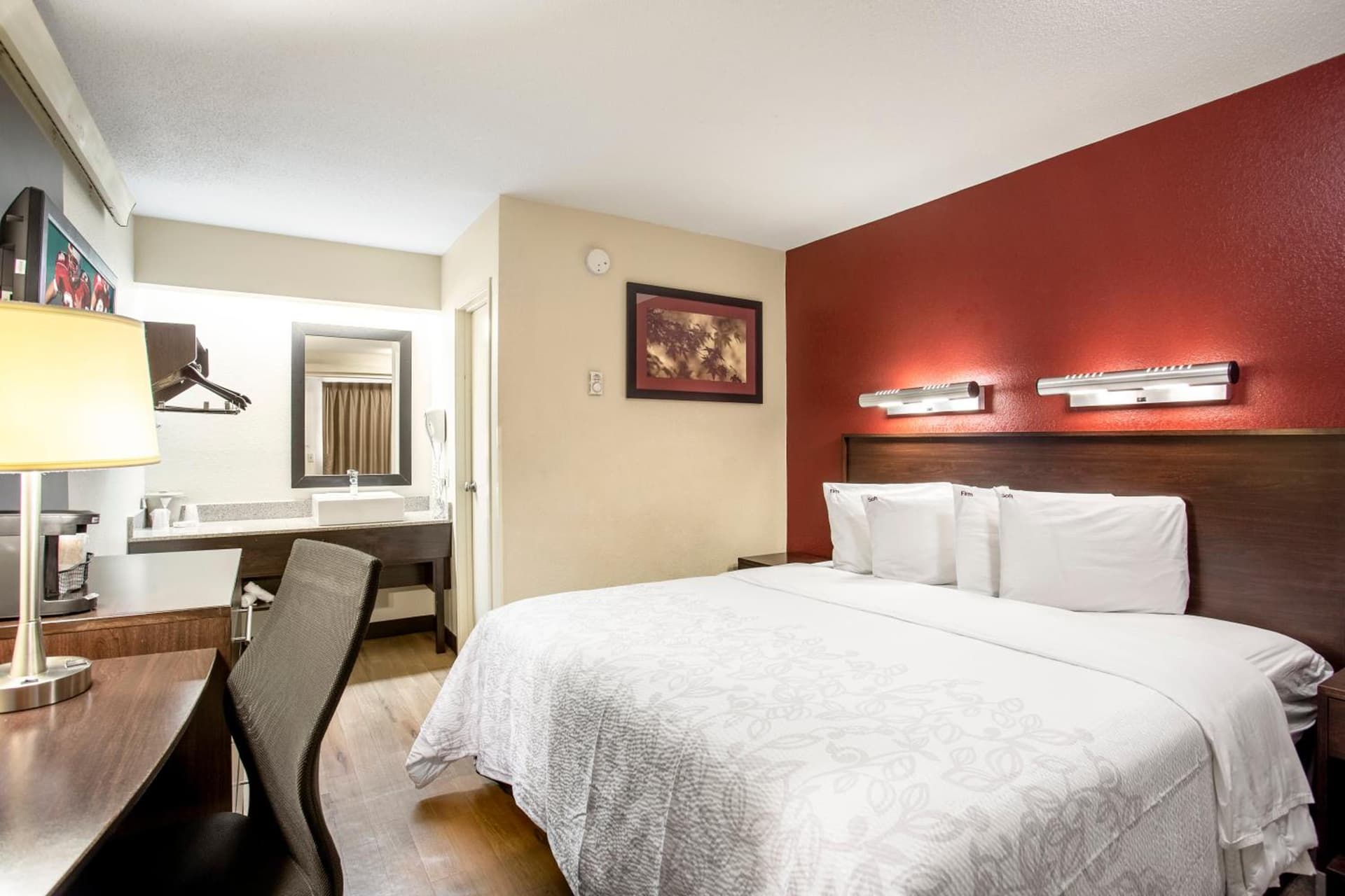 Red Roof Inn PLUS+ Washington DC - Alexandria gallery photo in Alexandria, VA — image 5