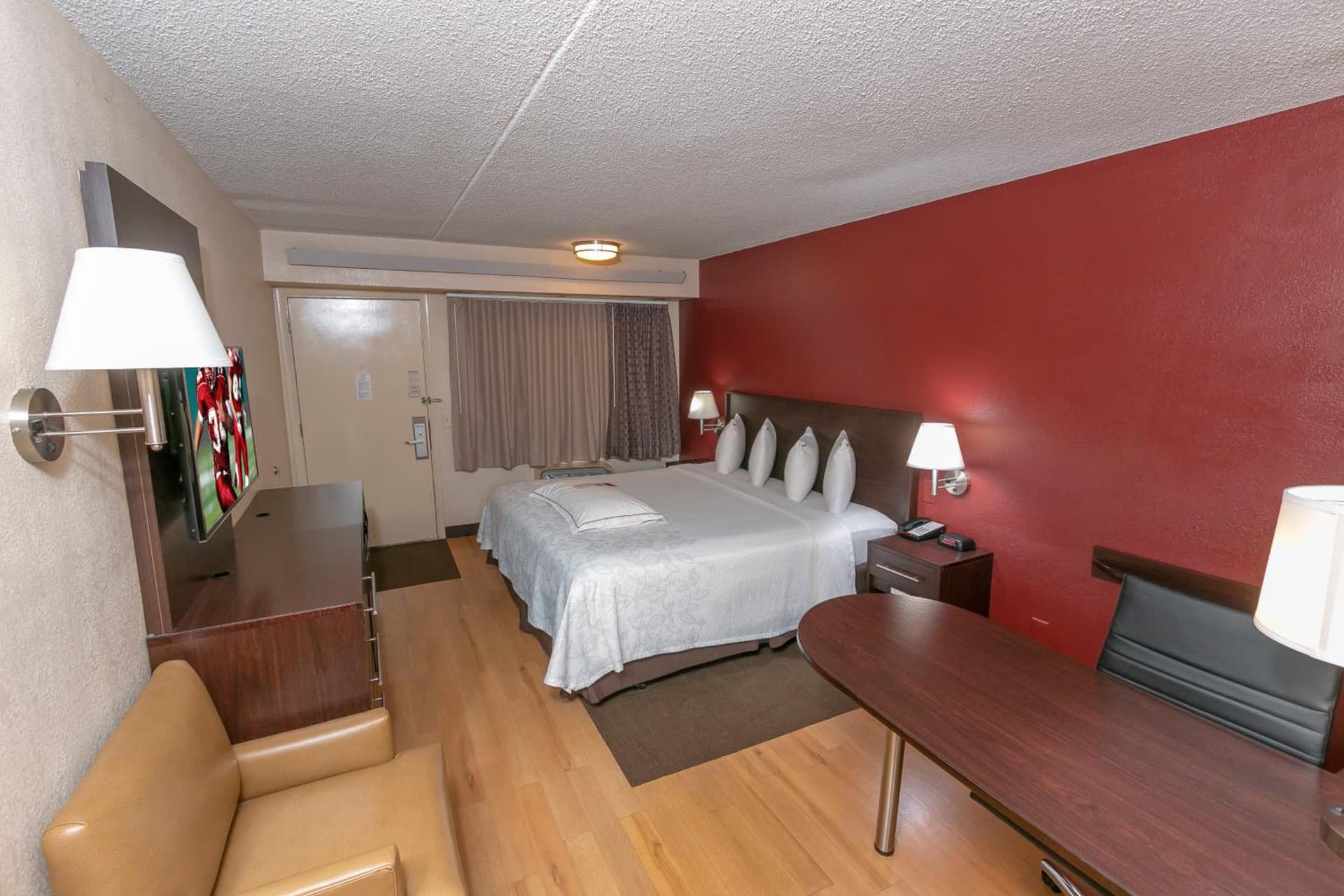 Red Roof Inn PLUS+ Washington DC - Alexandria gallery photo in Alexandria, VA — image 4