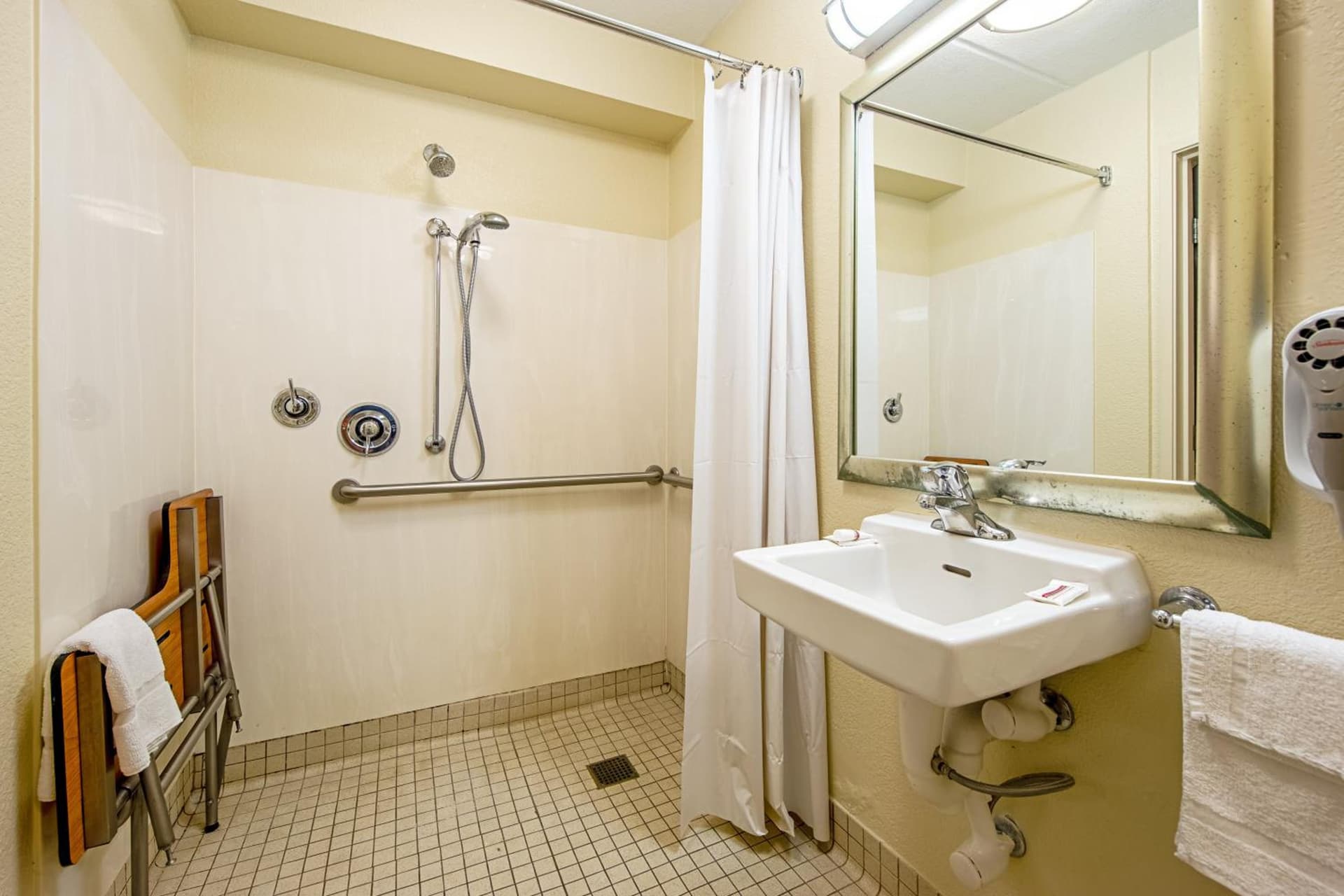 Red Roof Inn Charleston - Kanawha City, WV gallery photo in Charleston, WV — image 9