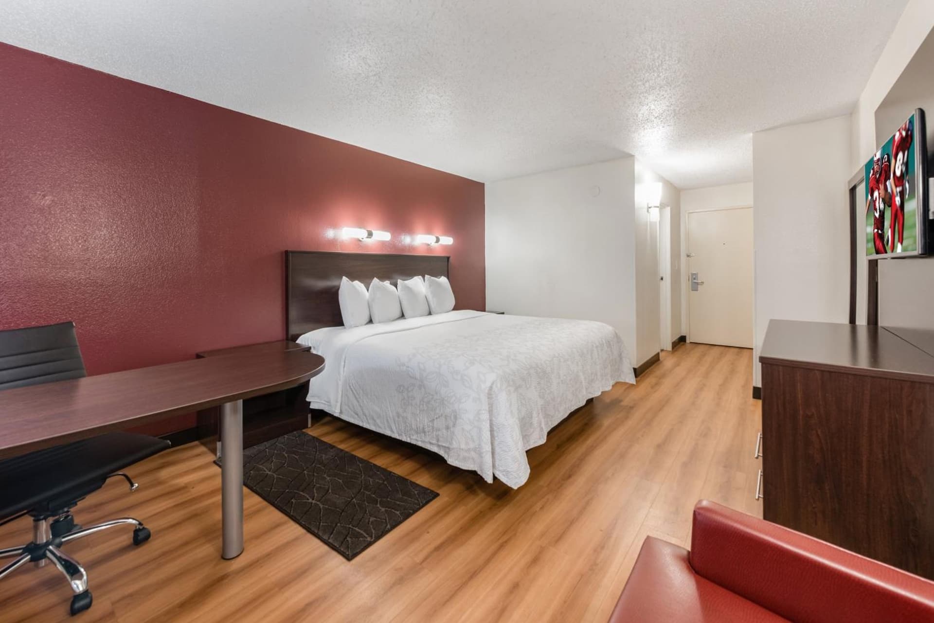 Red Roof Inn PLUS+ Columbus - Worthington gallery photo in Columbus, OH — image 4