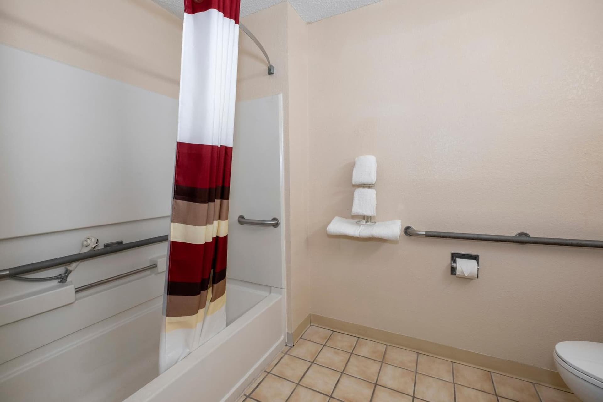 Red Roof Inn Norfolk - Portsmouth gallery photo in Portsmouth, VA — image 17