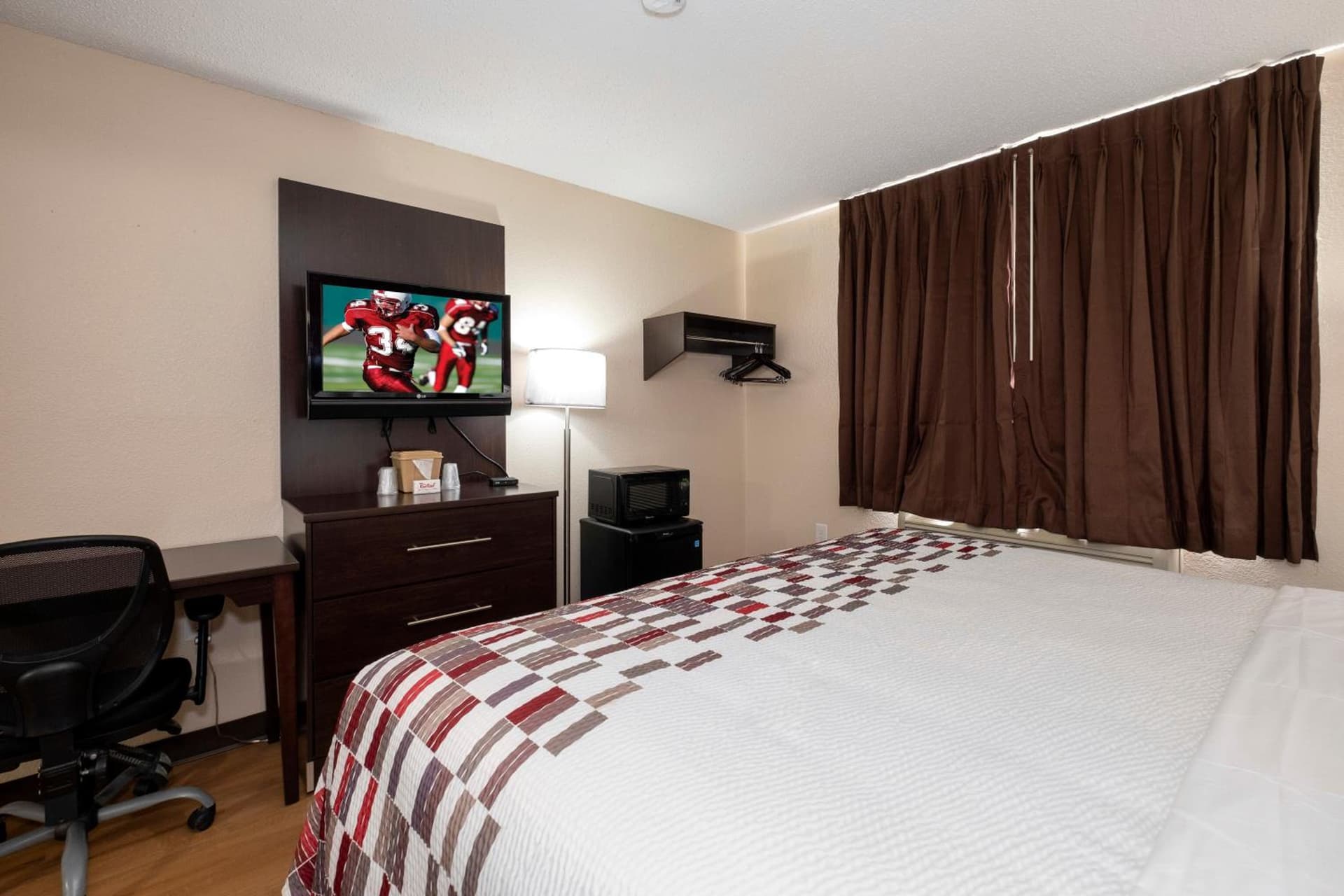 Red Roof Inn Norfolk - Portsmouth gallery photo in Portsmouth, VA — image 4