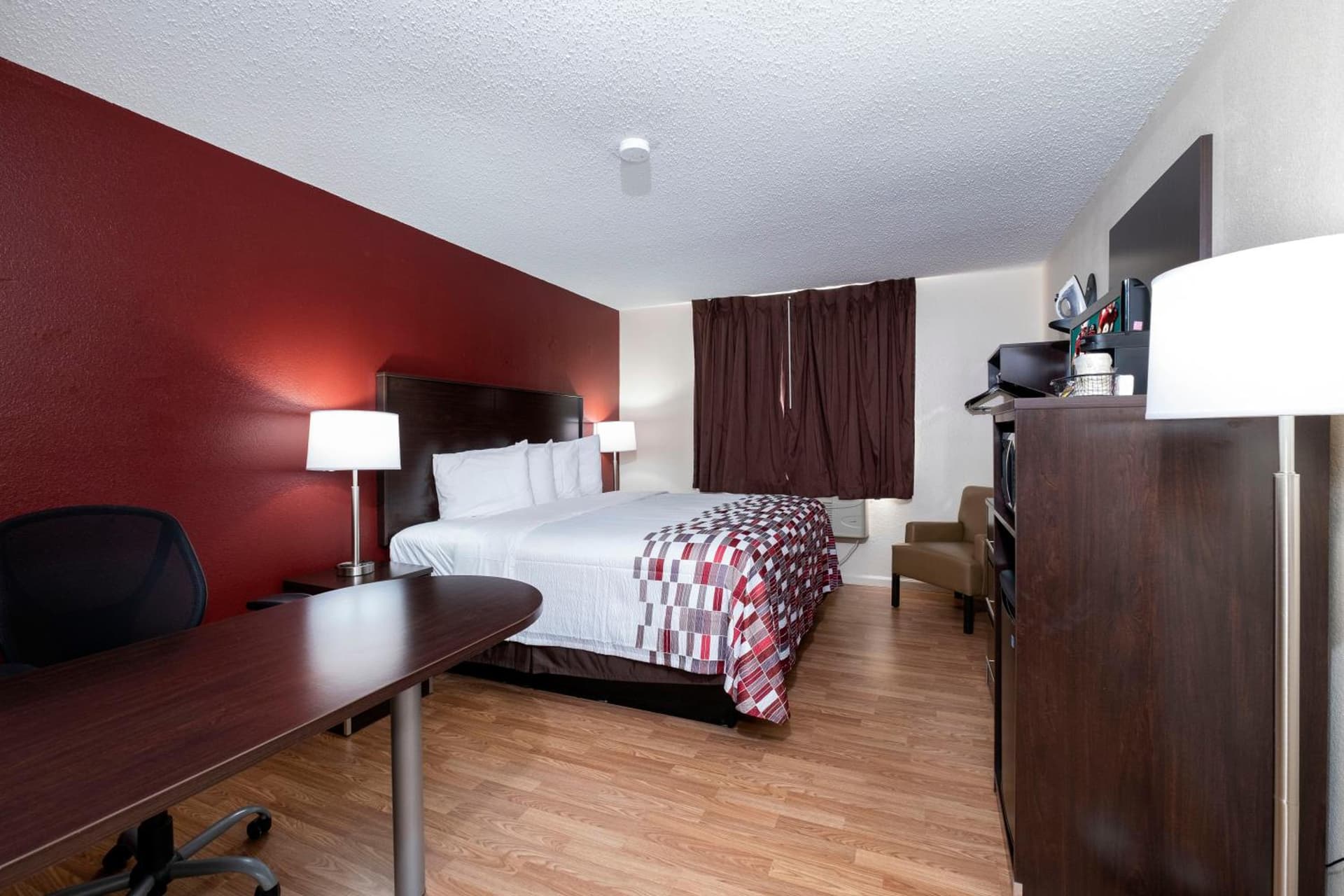 Red Roof Inn Norfolk - Portsmouth gallery photo in Portsmouth, VA — image 7