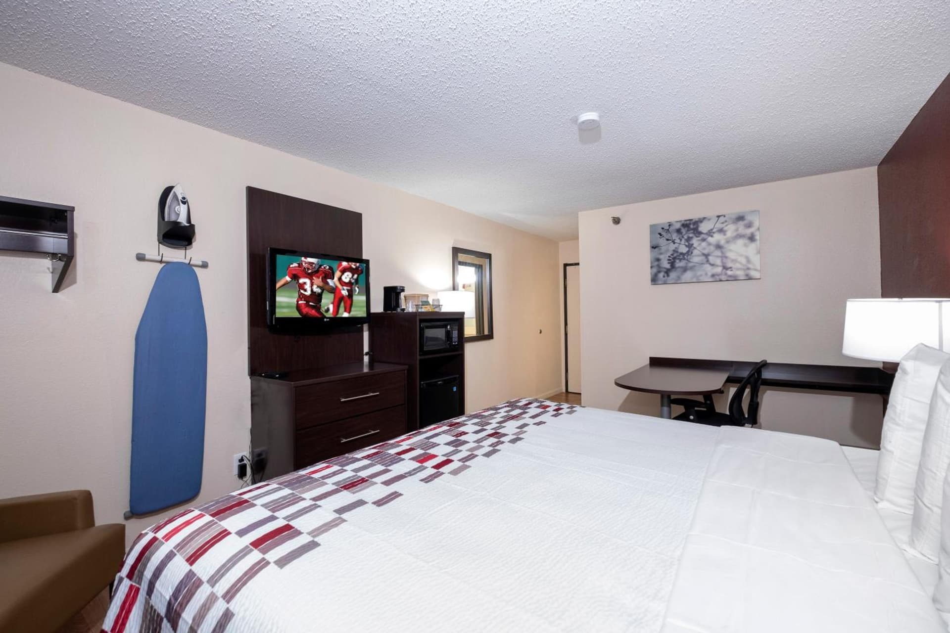 Red Roof Inn Norfolk - Portsmouth property views in Portsmouth, VA — gallery photo 3