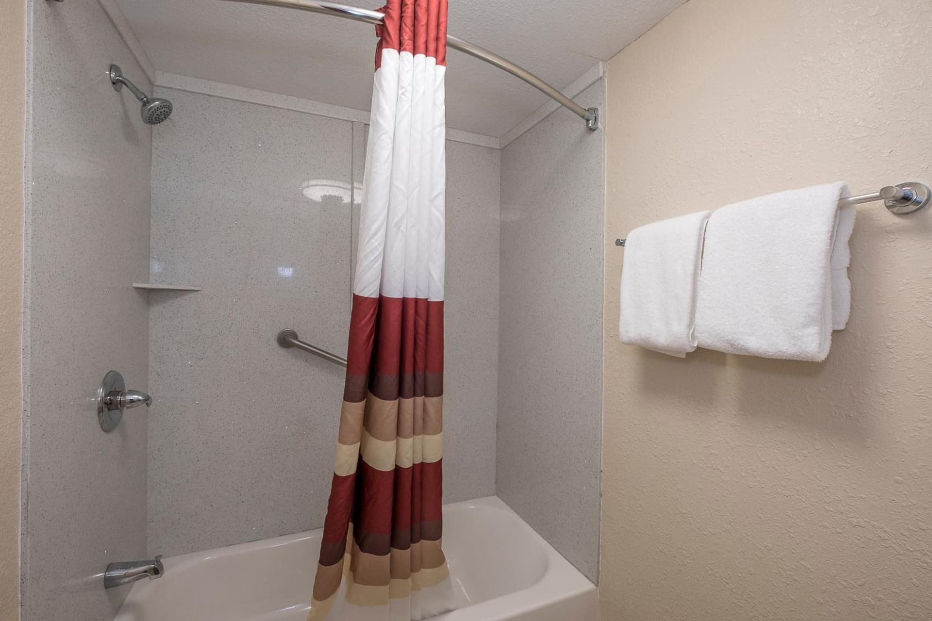 Red Roof Inn PLUS+ & Suites Knoxville West - Cedar Bluff gallery photo in Knoxville, TN — image 27