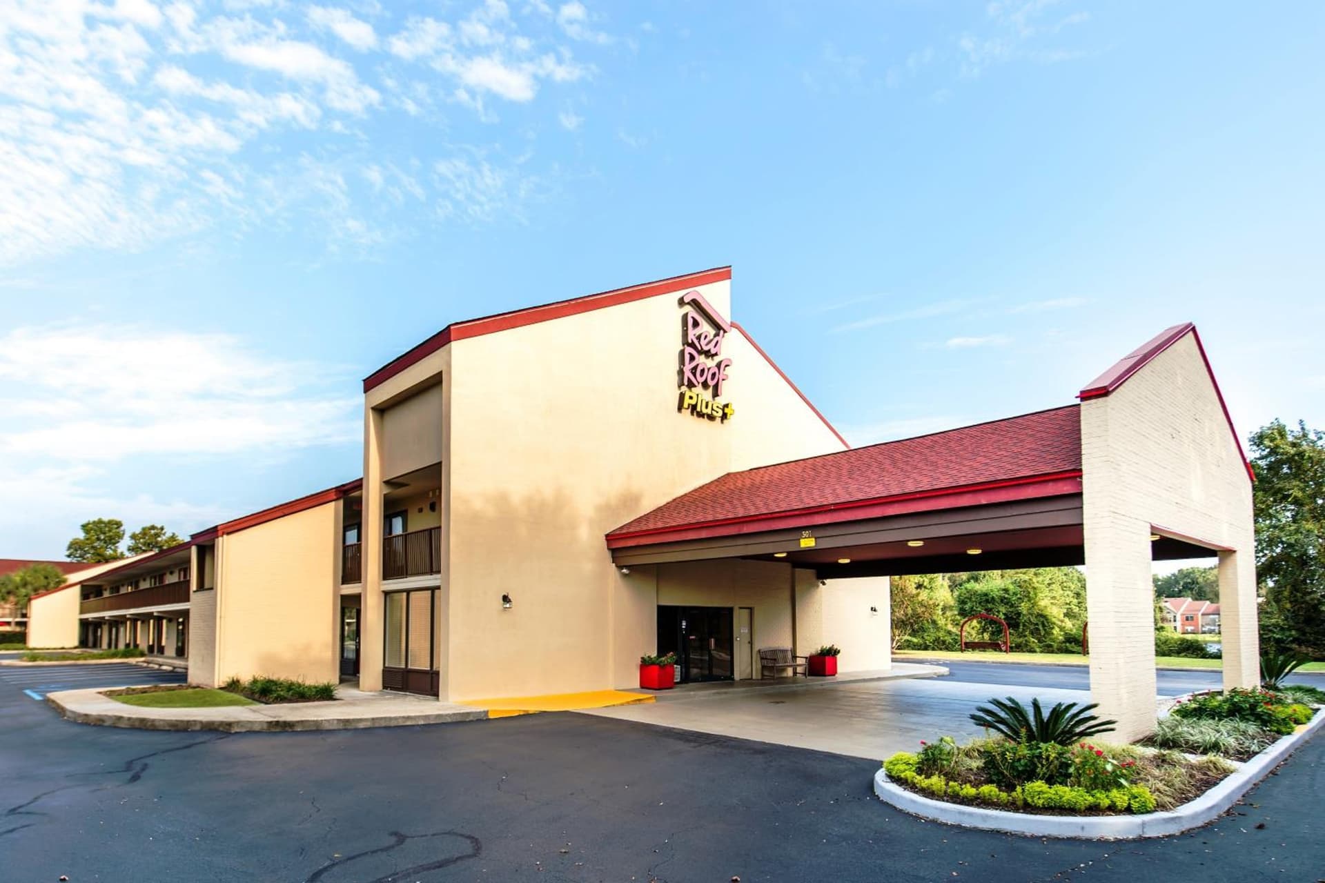 Red Roof Inn PLUS+ Mt Pleasant - Patriots Point featured exterior or lobby in Charleston, SC — similar hotel