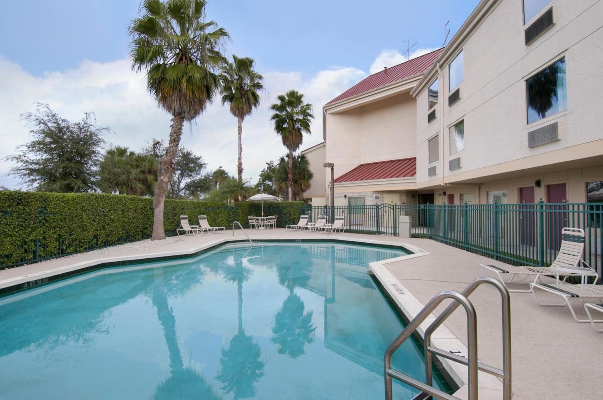 Red Roof Inn PLUS+ West Palm Beach gallery photo in West Palm Beach, FL — image 10