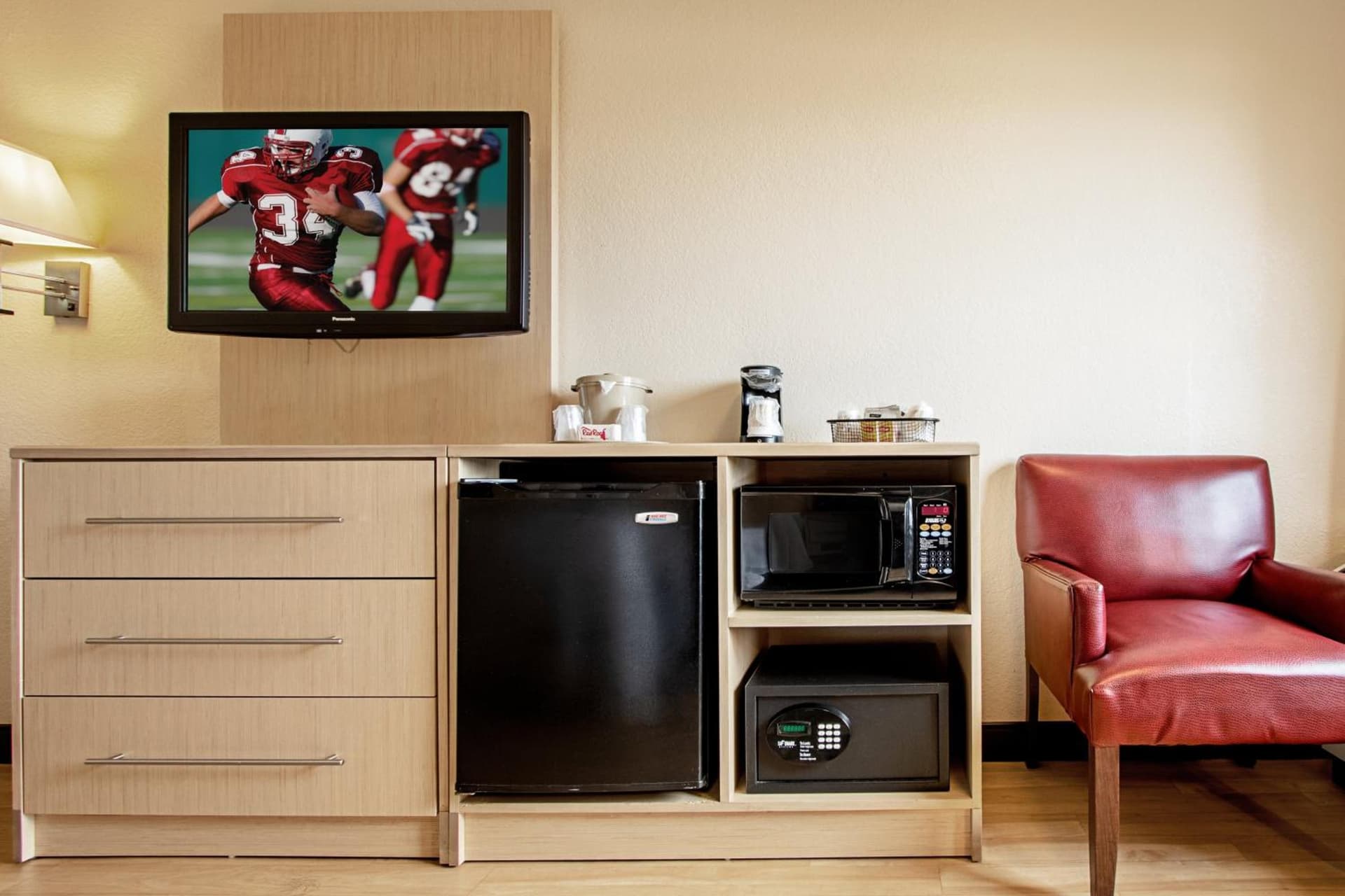 Red Roof Inn PLUS+ West Palm Beach gallery photo in West Palm Beach, FL — image 12