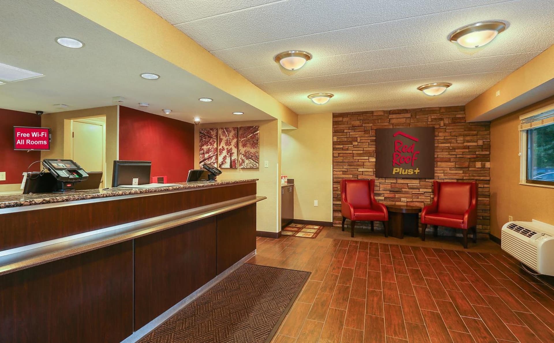 Red Roof Inn PLUS Washington DC - Oxon Hill interior in Oxon Hill, MD — gallery photo 2
