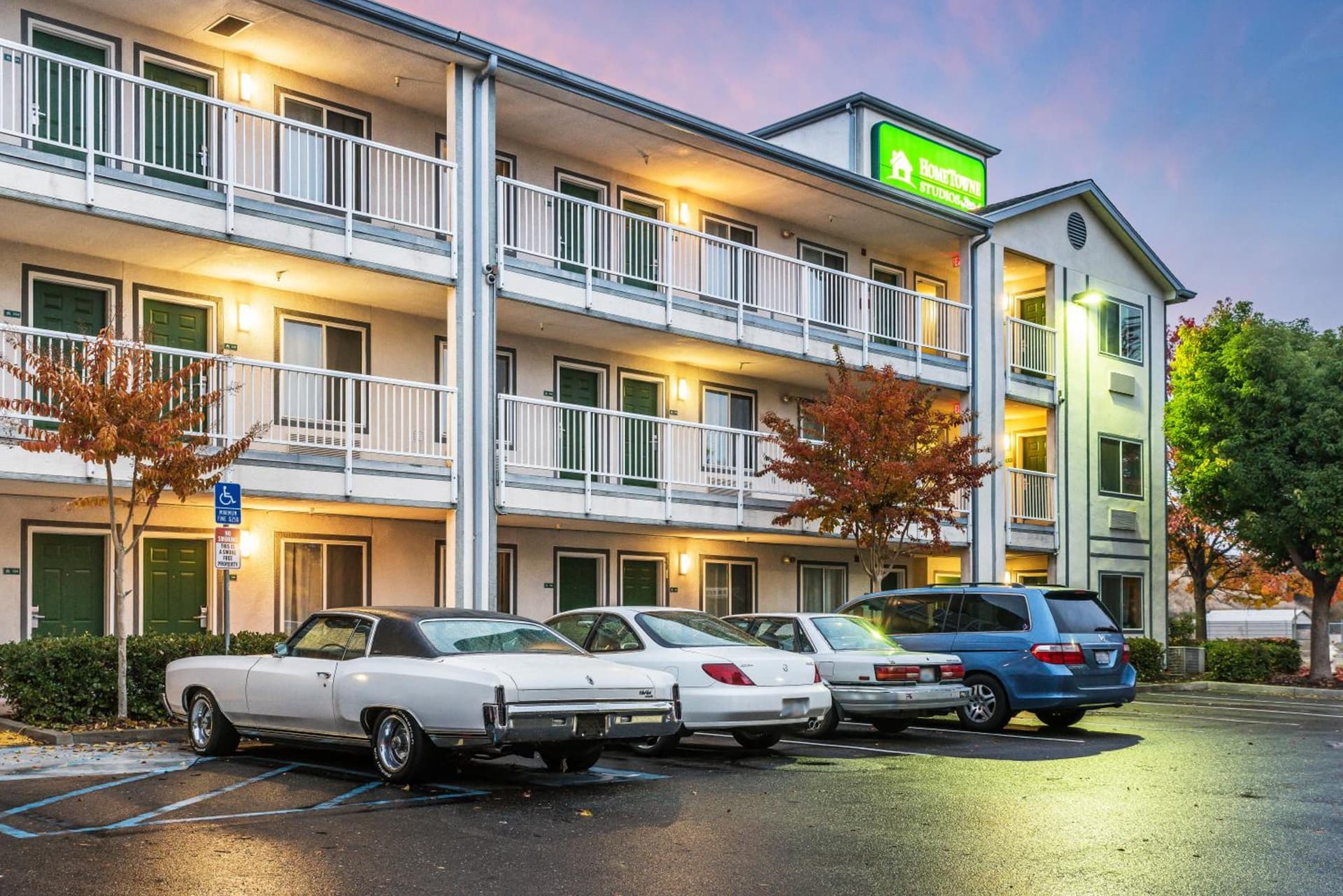 Studio 6 Rancho Cordova, CA featured exterior or lobby in Rancho Cordova, CA — similar hotel