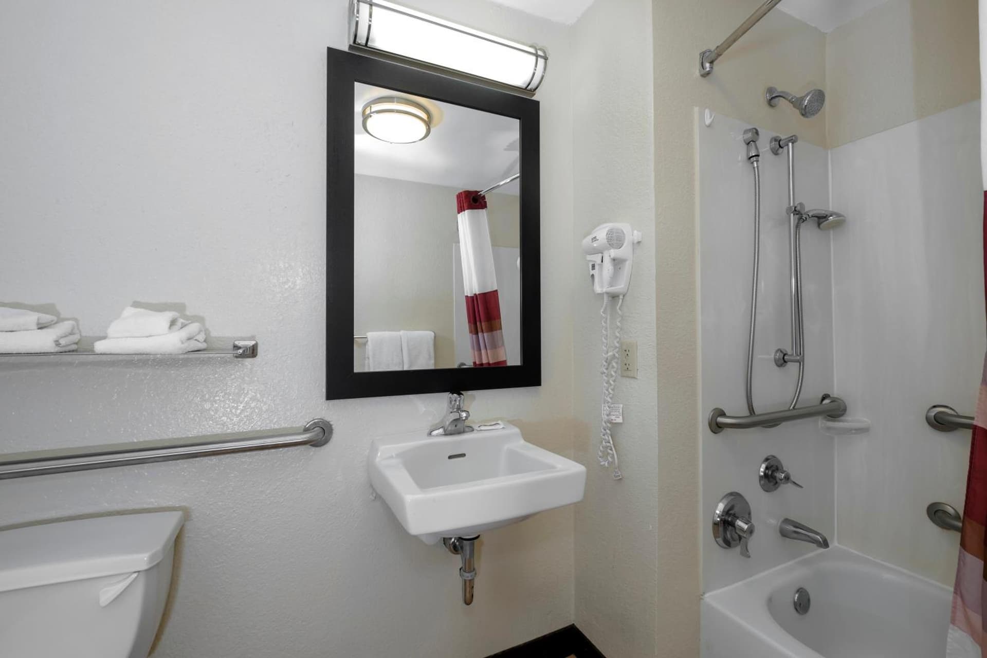 Red Roof Inn PLUS + Gainesville gallery photo in Gainesville, FL — image 16