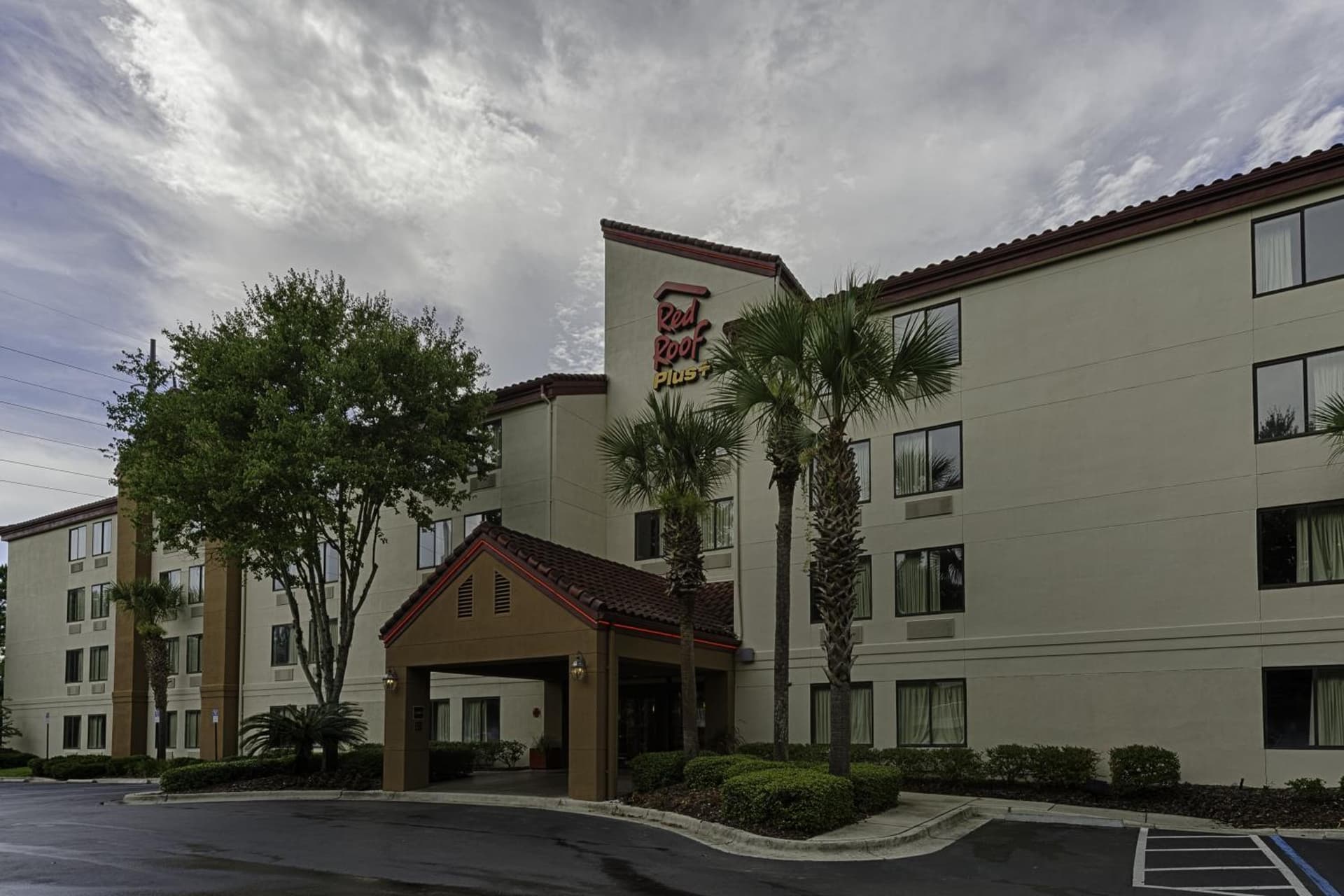 Red Roof Inn PLUS + Gainesville gallery photo in Gainesville, FL — image 4