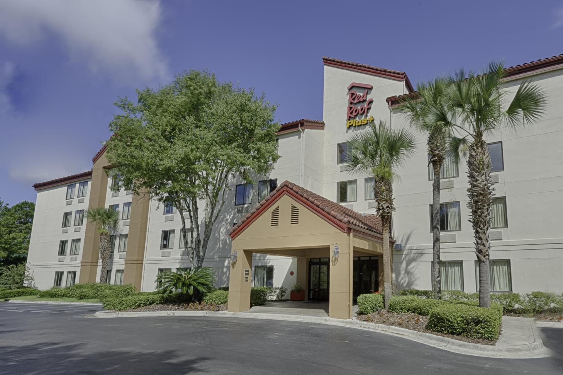 Red Roof Inn PLUS + Gainesville interior in Gainesville, FL — gallery photo 2