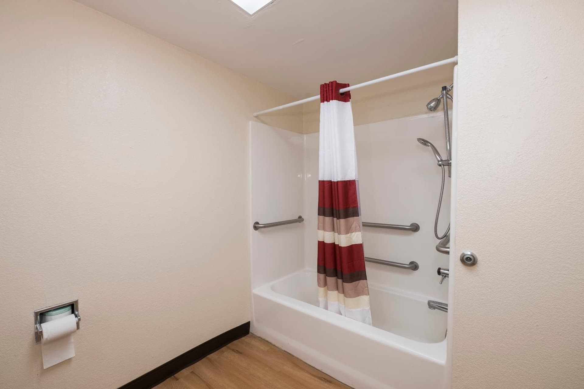 Red Roof Inn PLUS+ & Suites Opelika gallery photo in Opelika, AL — image 6