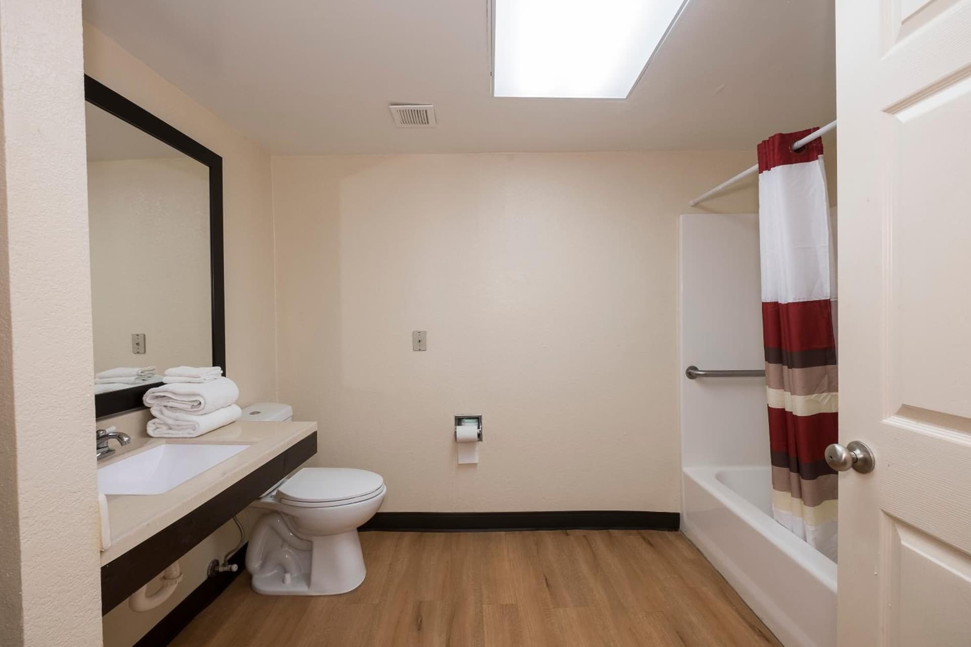Red Roof Inn PLUS+ & Suites Opelika gallery photo in Opelika, AL — image 50