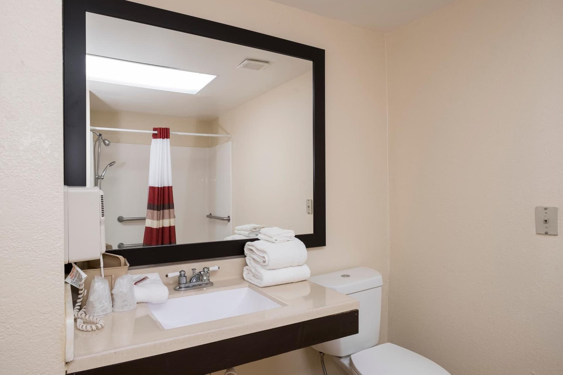 Red Roof Inn PLUS+ & Suites Opelika gallery photo in Opelika, AL — image 34
