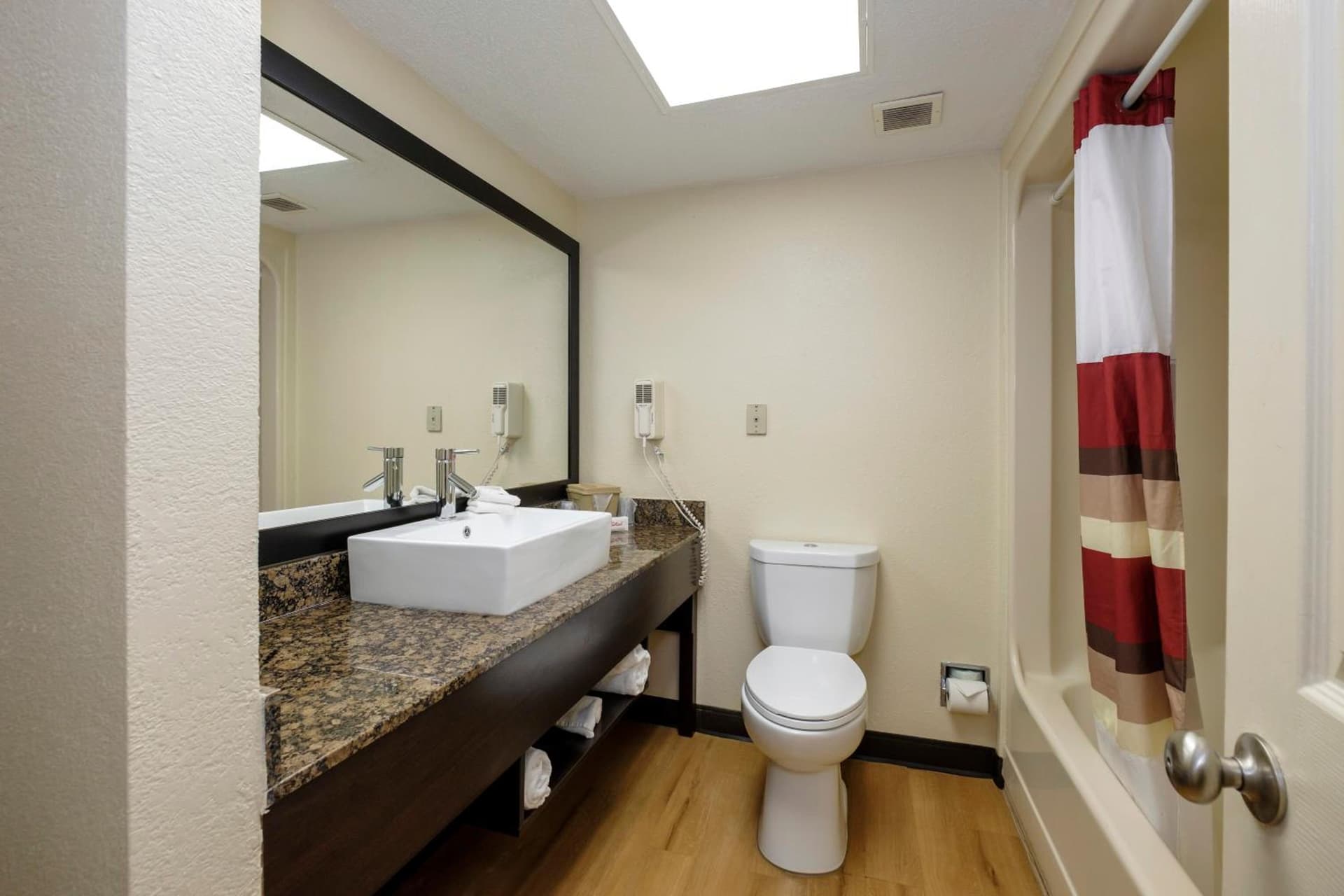 Red Roof Inn PLUS+ & Suites Opelika gallery photo in Opelika, AL — image 13