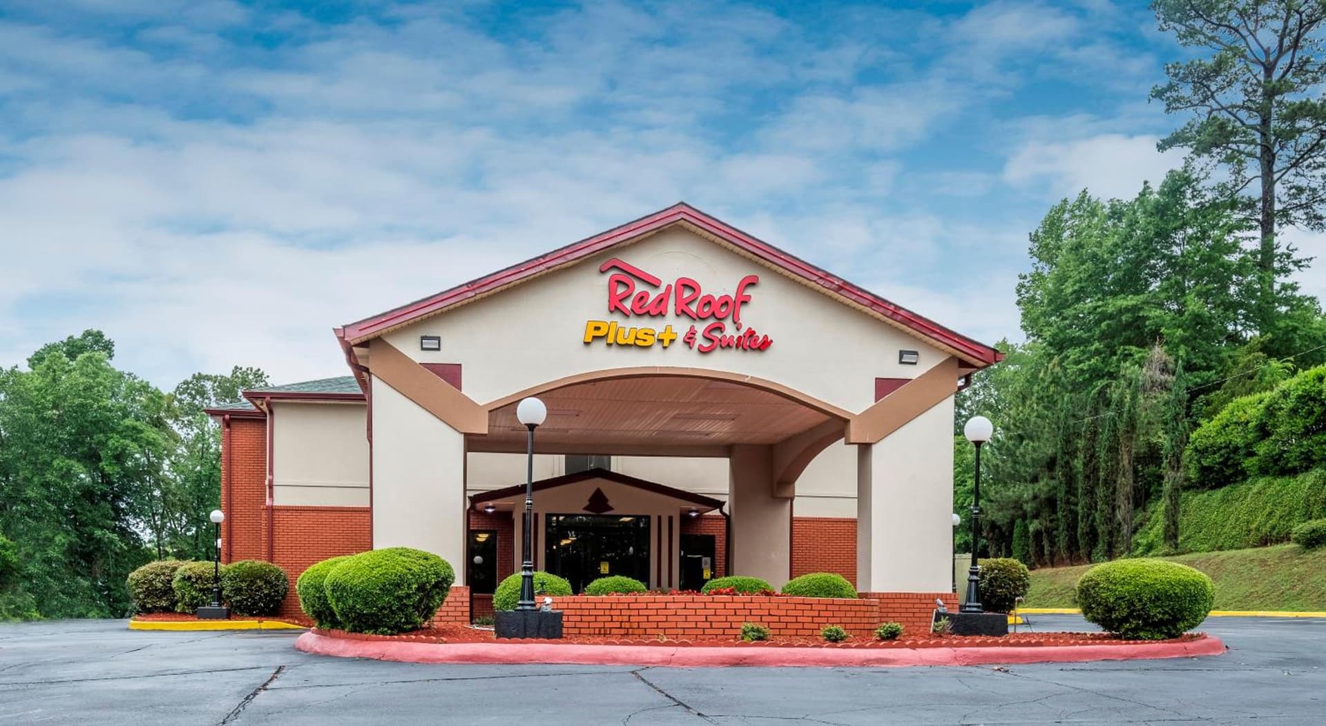 Red Roof Inn PLUS+ & Suites Opelika interior in Opelika, AL — gallery photo 2