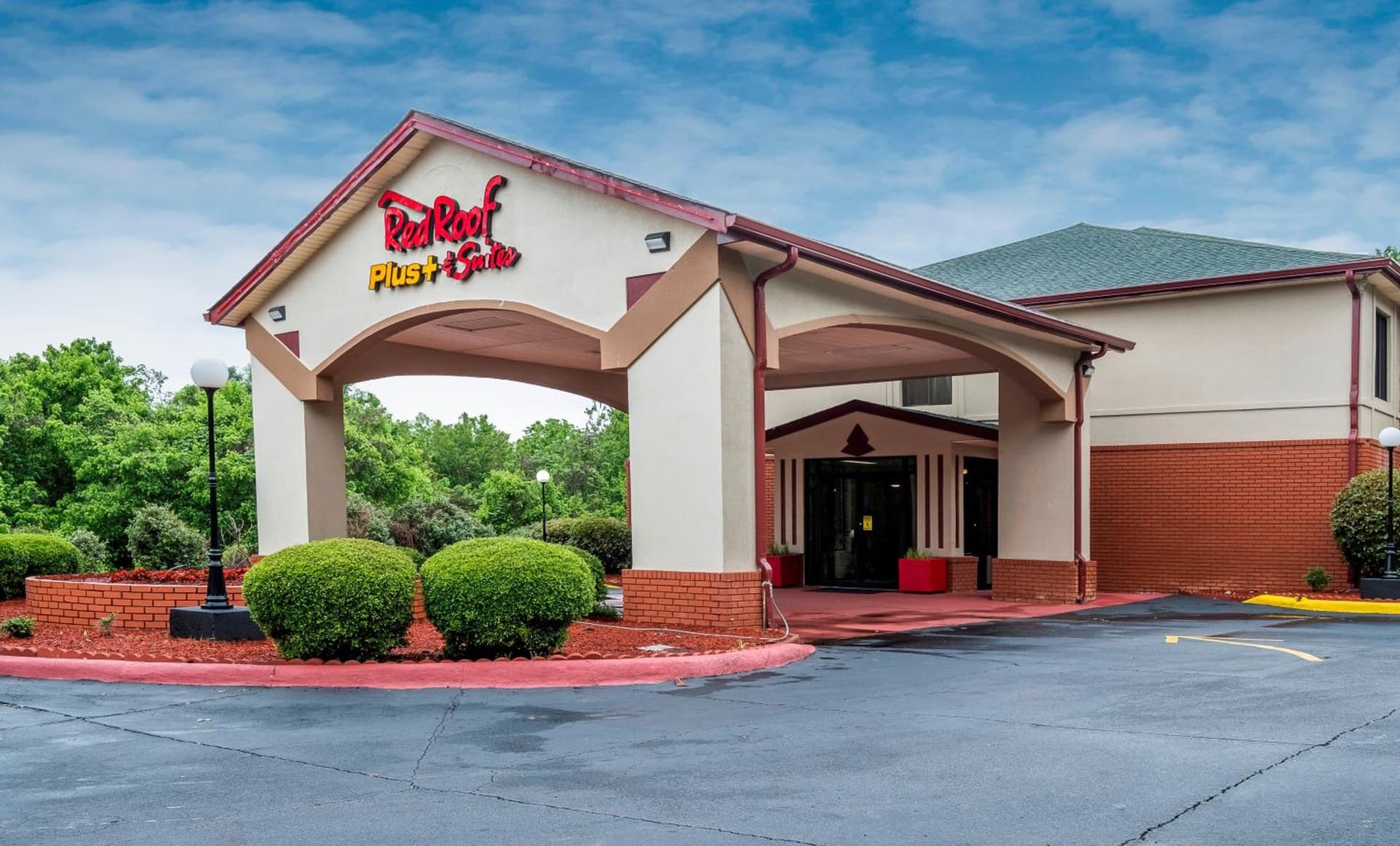 Red Roof Inn PLUS+ & Suites Opelika property views in Opelika, AL — gallery photo 3