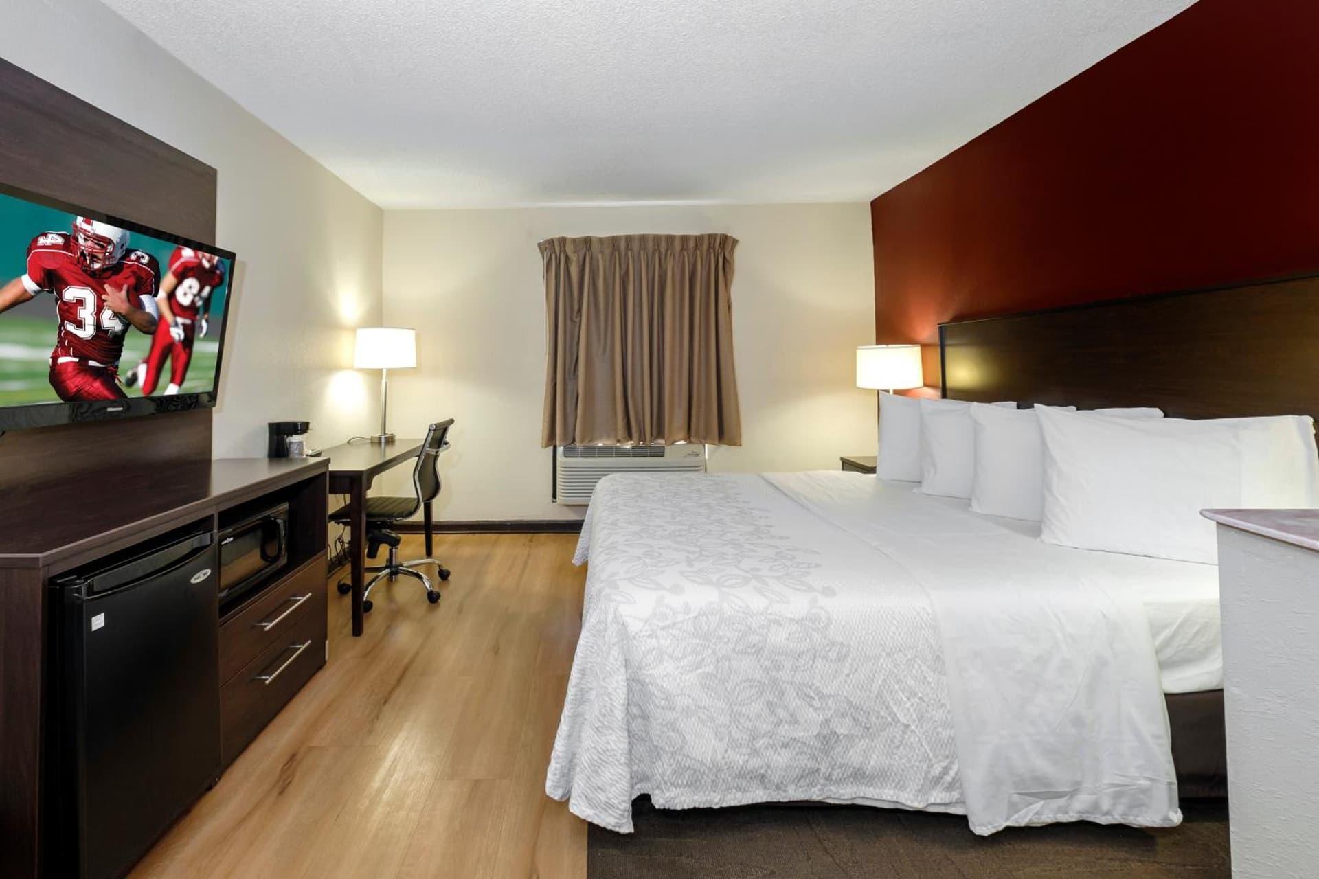 Red Roof Inn PLUS+ & Suites Opelika gallery photo in Opelika, AL — image 17