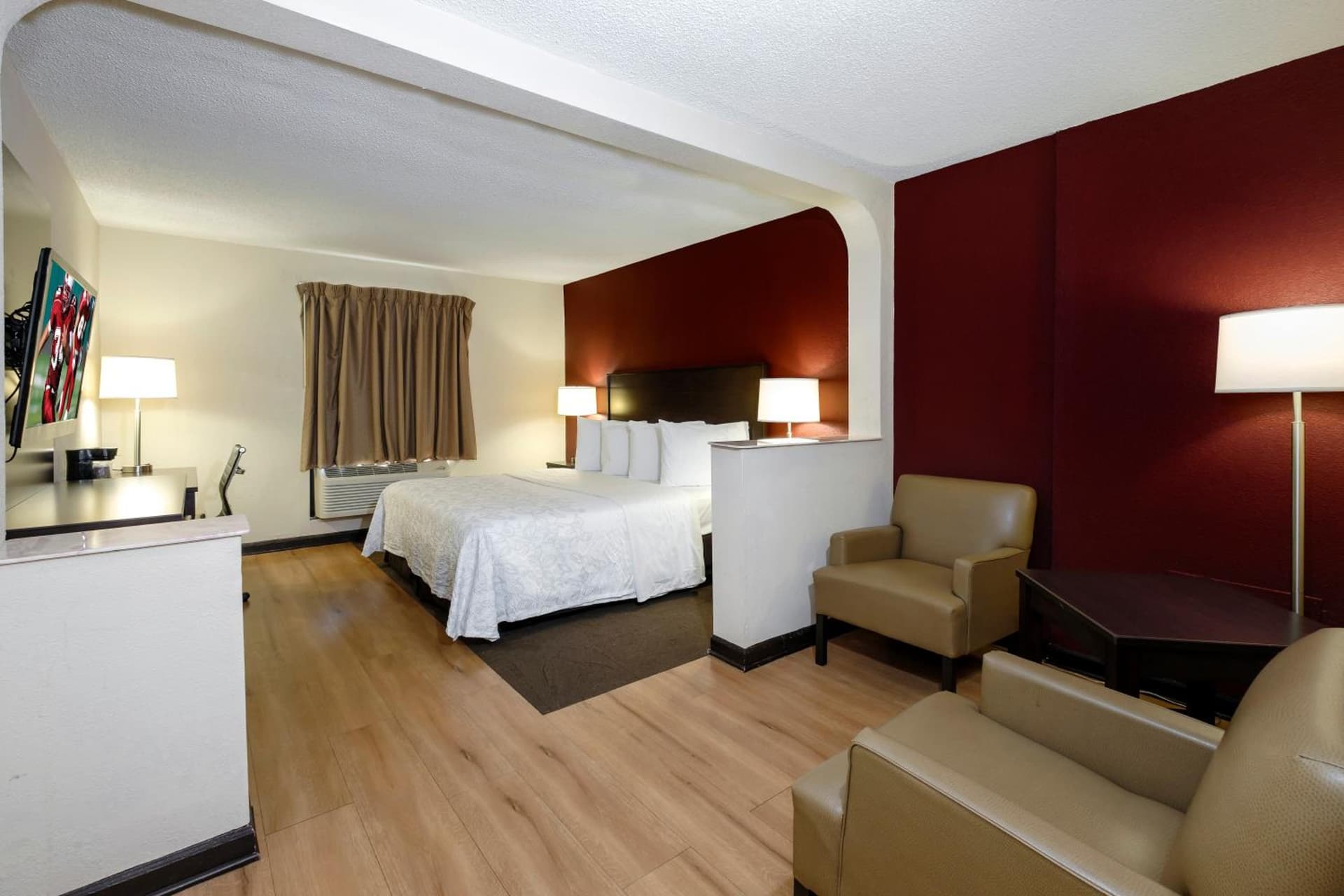 Red Roof Inn PLUS+ & Suites Opelika gallery photo in Opelika, AL — image 9