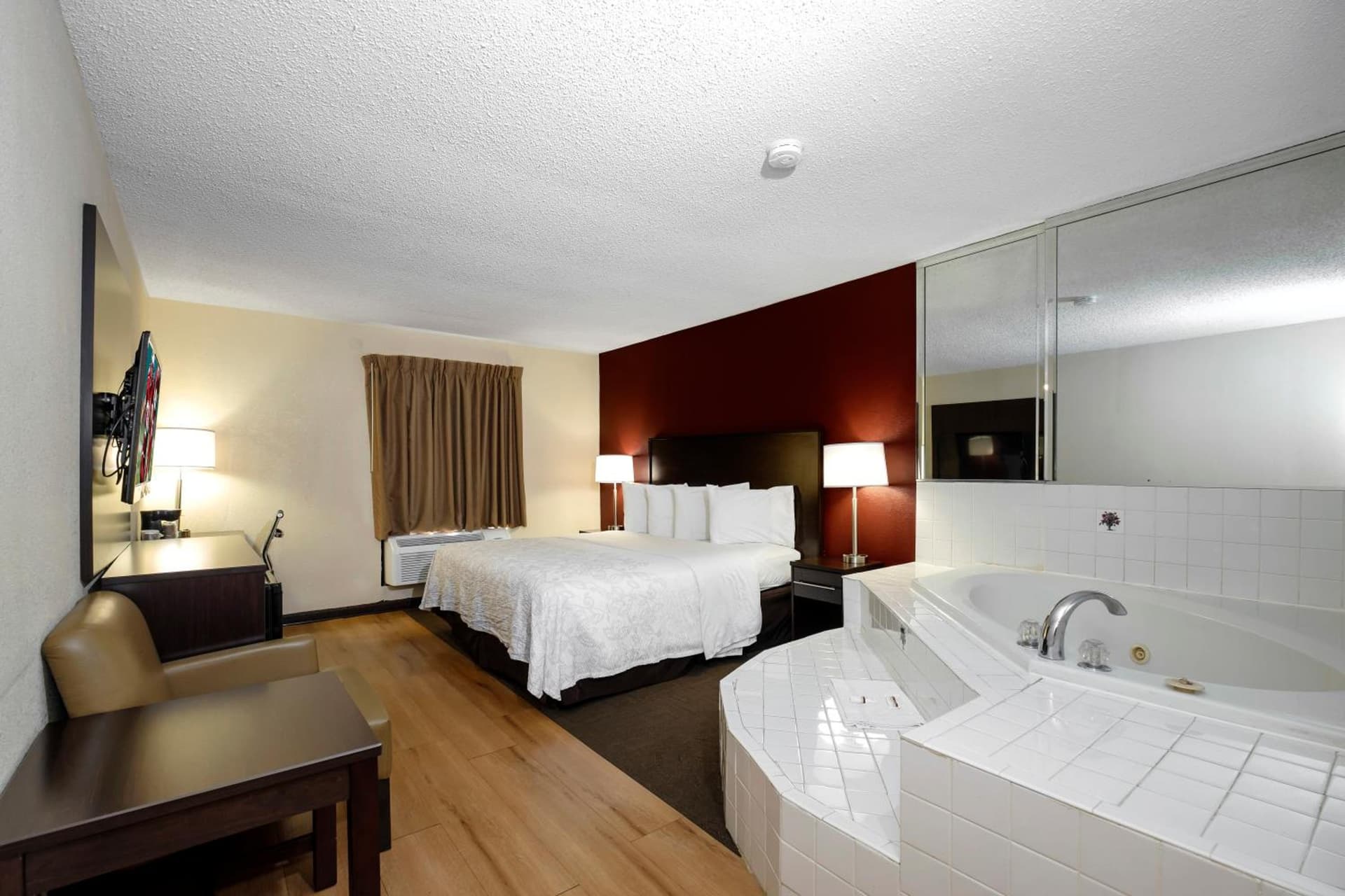 Red Roof Inn PLUS+ & Suites Opelika gallery photo in Opelika, AL — image 21