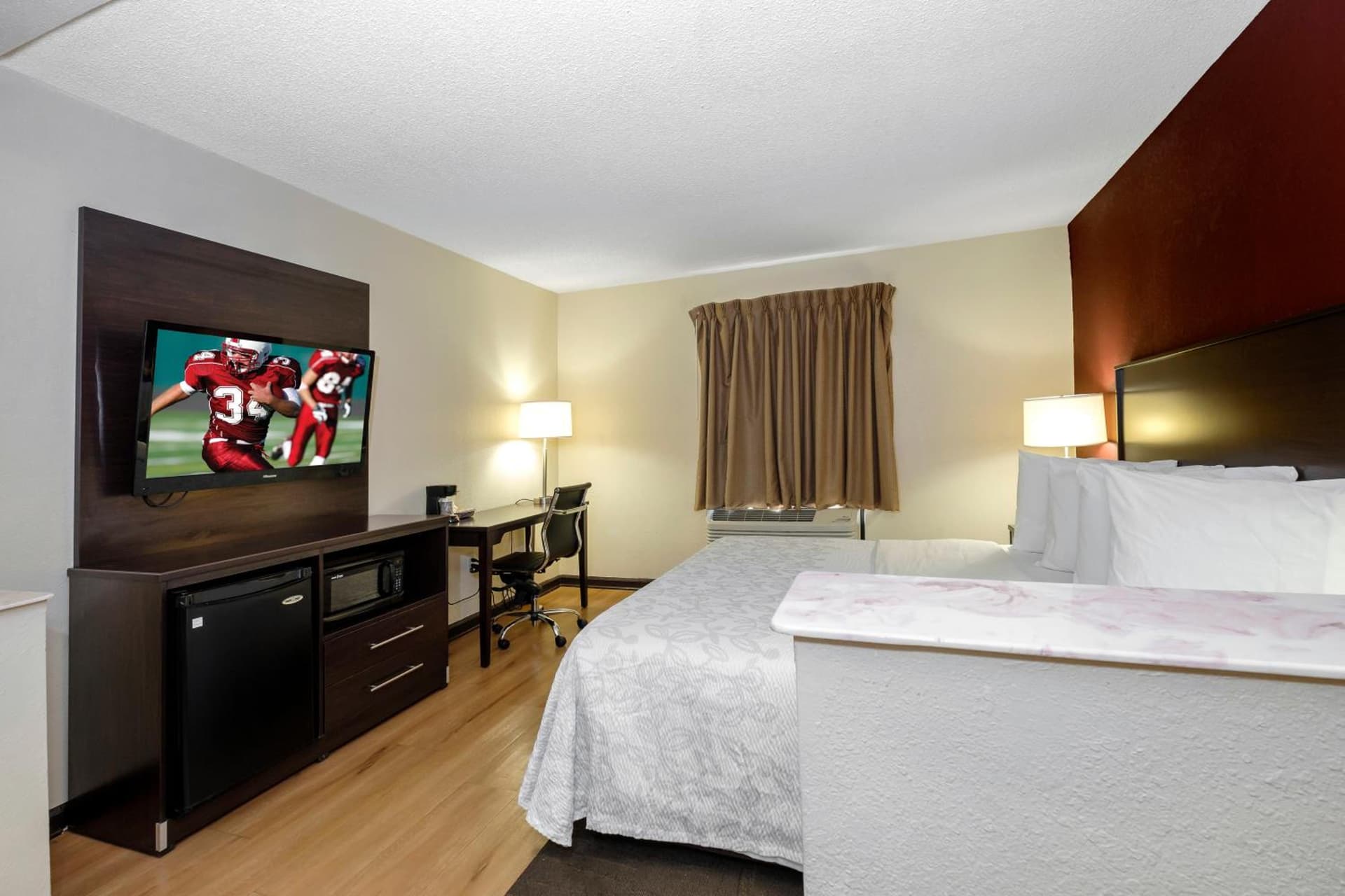 Red Roof Inn PLUS+ & Suites Opelika gallery photo in Opelika, AL — image 4