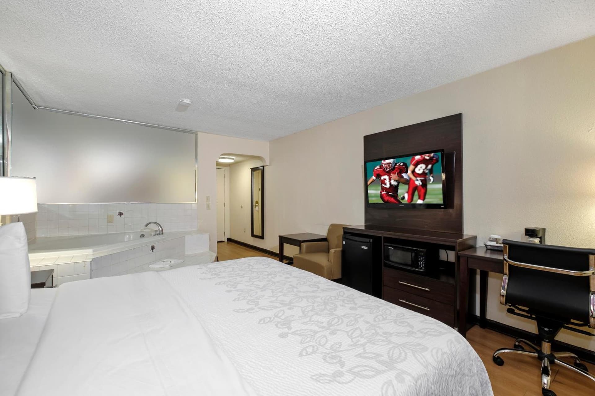 Red Roof Inn PLUS+ & Suites Opelika gallery photo in Opelika, AL — image 22