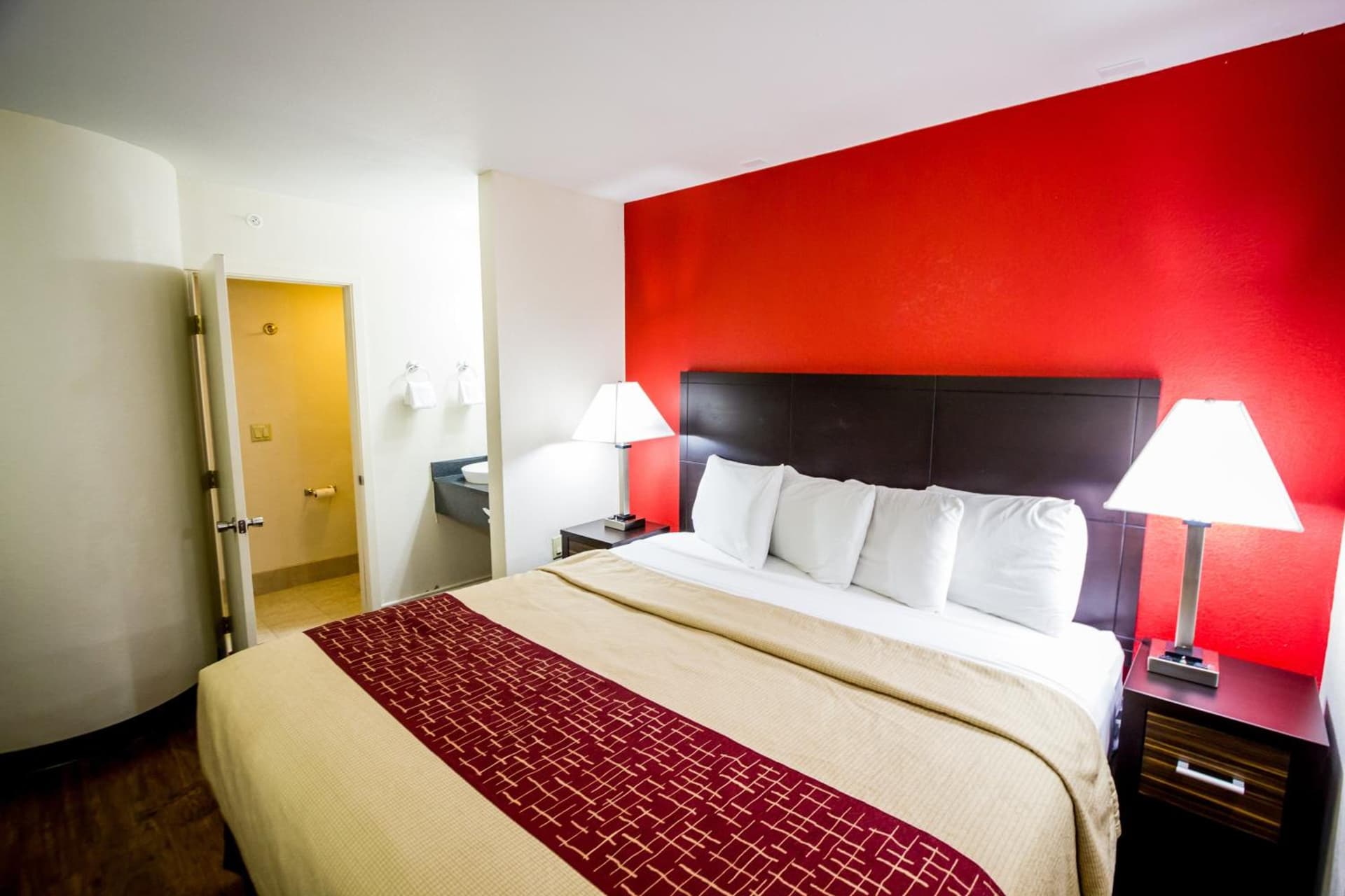 Red Roof Inn Austin - Round Rock property views in Round Rock, TX — gallery photo 3