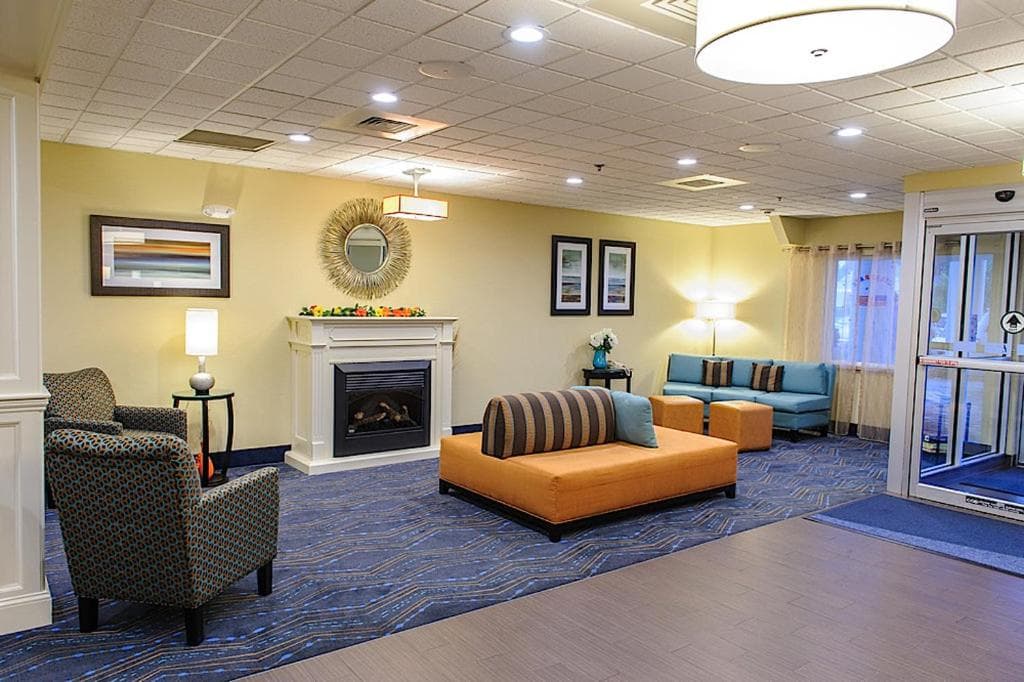 Holiday Inn Express - Ludlow - Chicopee Area by IHG interior in Ludlow — gallery photo 2