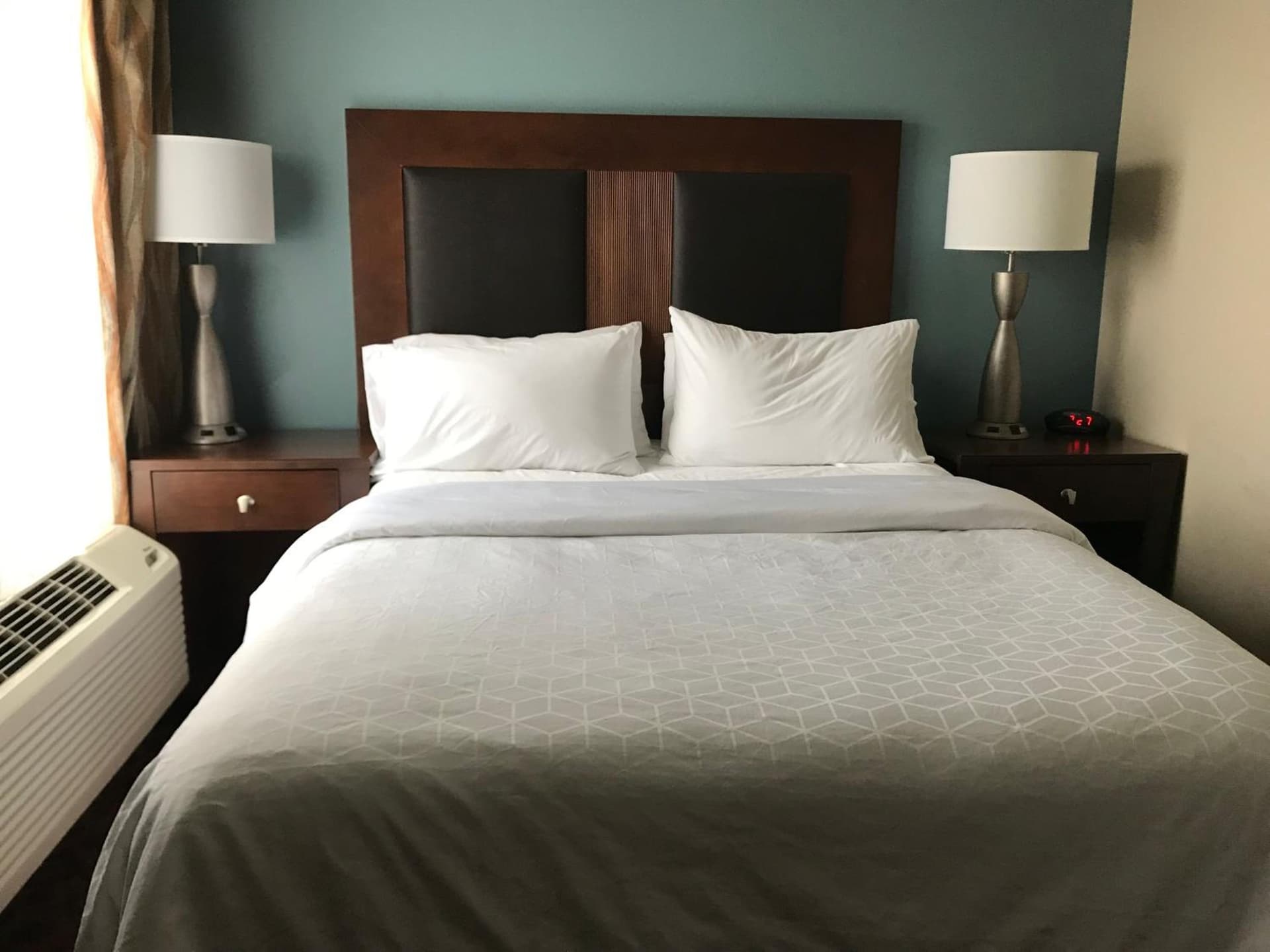 Holiday Inn Express and Suites St. Cloud by IHG interior in Saint Cloud, MN — gallery photo 2