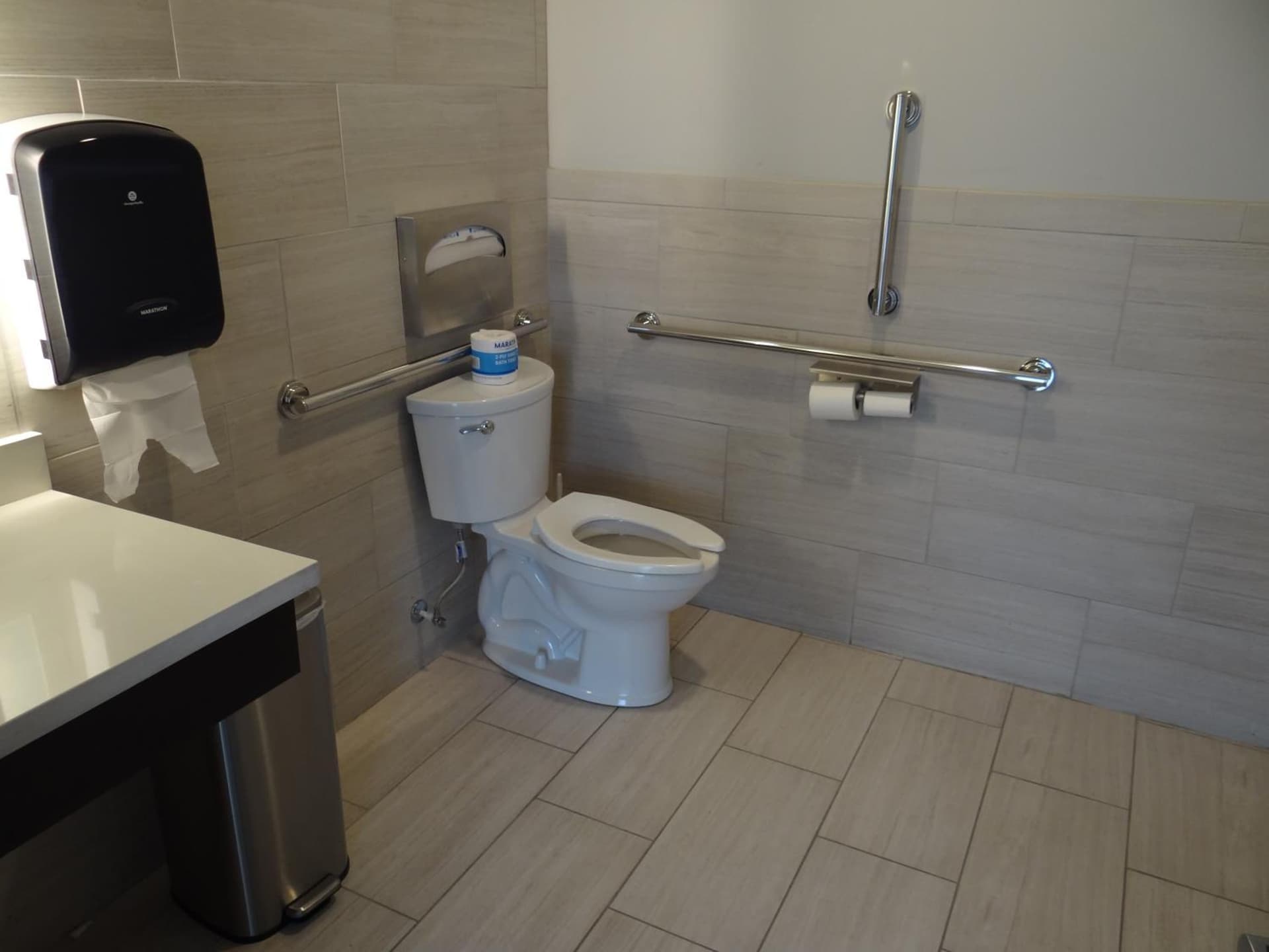 Holiday Inn Express & Suites - Auburn Downtown by IHG interior in Auburn, WA — gallery photo 2