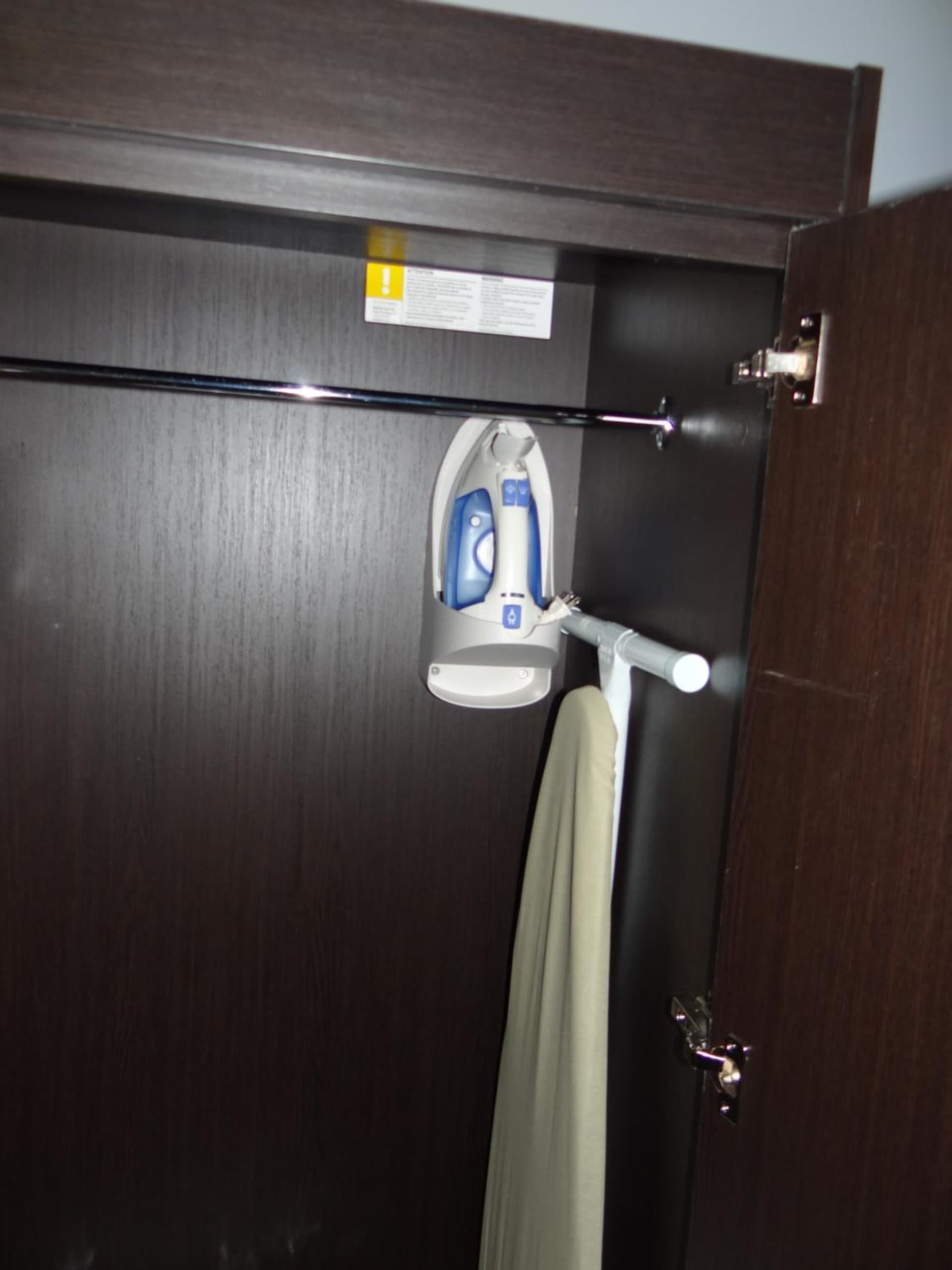 Holiday Inn Express & Suites - Auburn Downtown by IHG interior in Auburn, WA — gallery photo 2