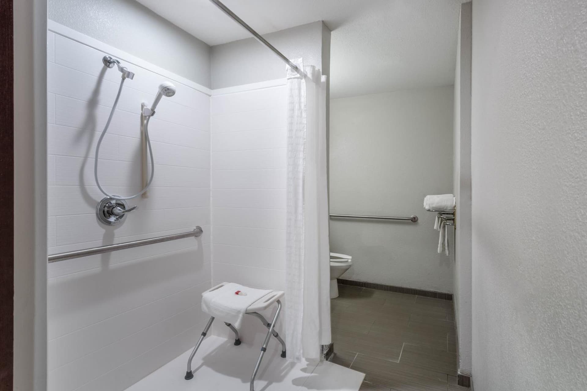 Microtel Inn & Suites by Wyndham Burlington gallery photo in Burlington, NC — image 14