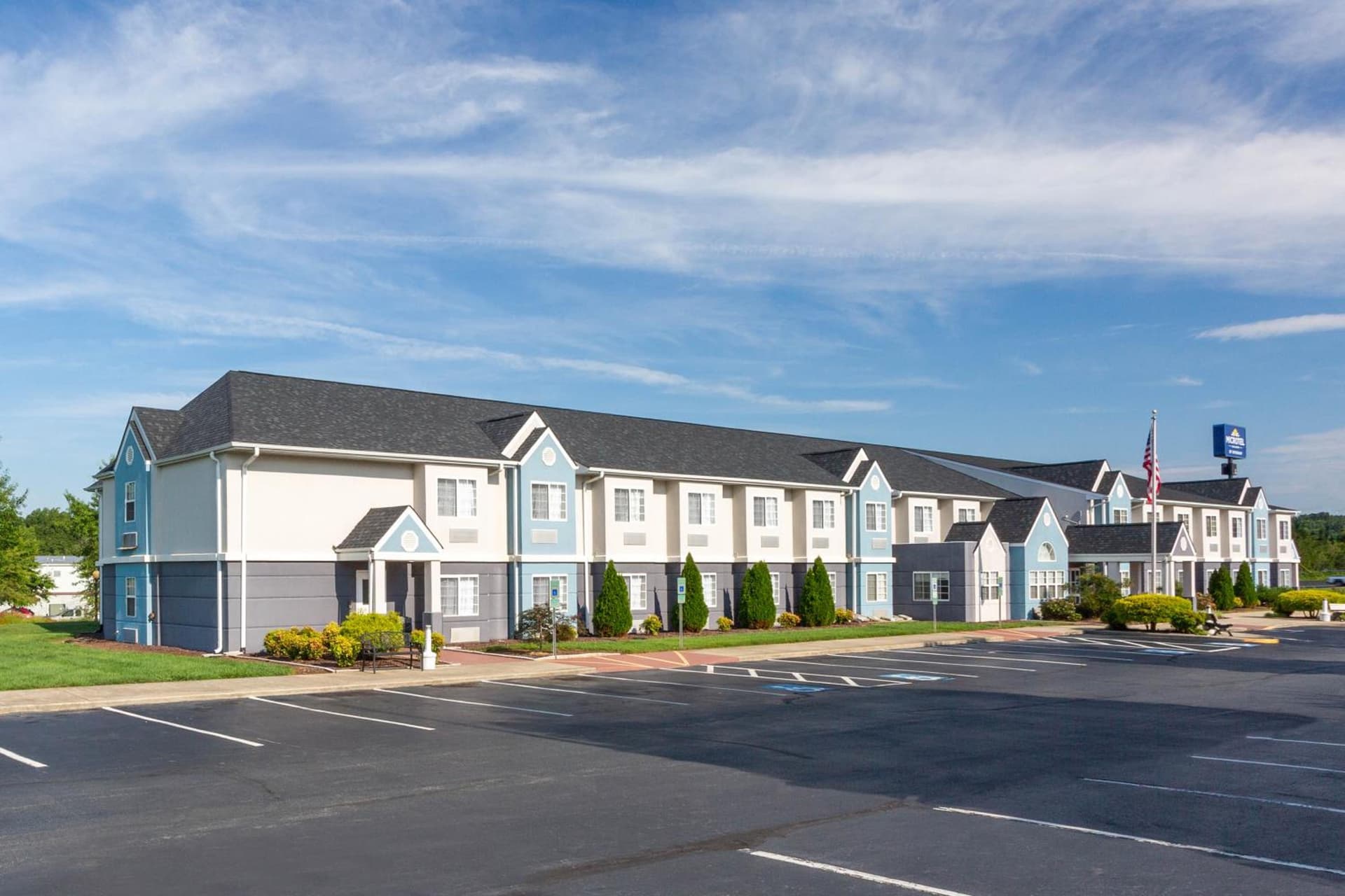 Microtel Inn & Suites by Wyndham Burlington gallery photo in Burlington, NC — image 6