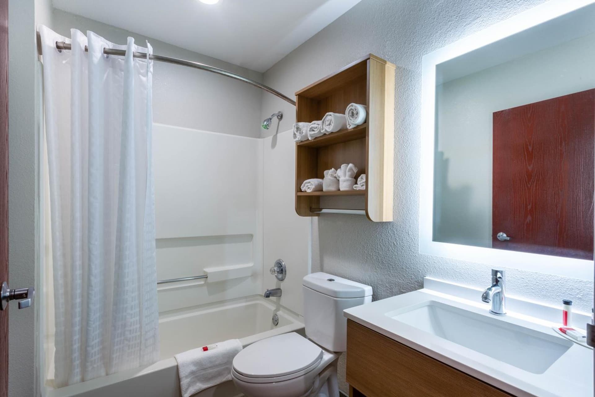 Microtel Inn & Suites by Wyndham Burlington gallery photo in Burlington, NC — image 17