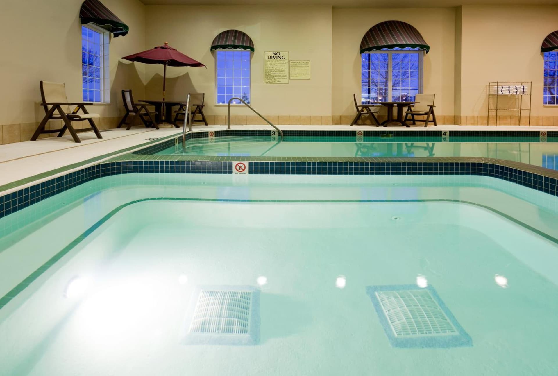 Holiday Inn Express Hotel & Suites Oshkosh by IHG gallery photo in Oshkosh, WI — image 43