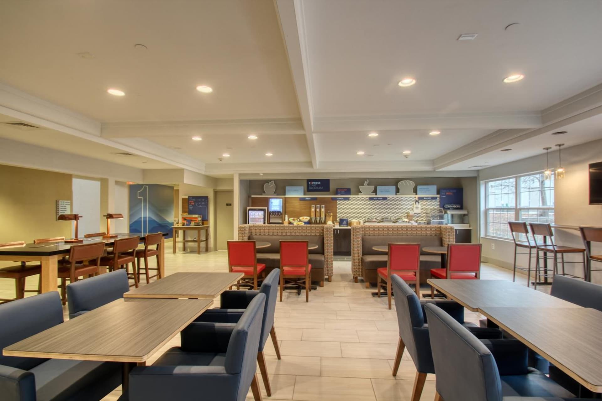 Holiday Inn Express Hotel & Suites Oshkosh by IHG gallery photo in Oshkosh, WI — image 18
