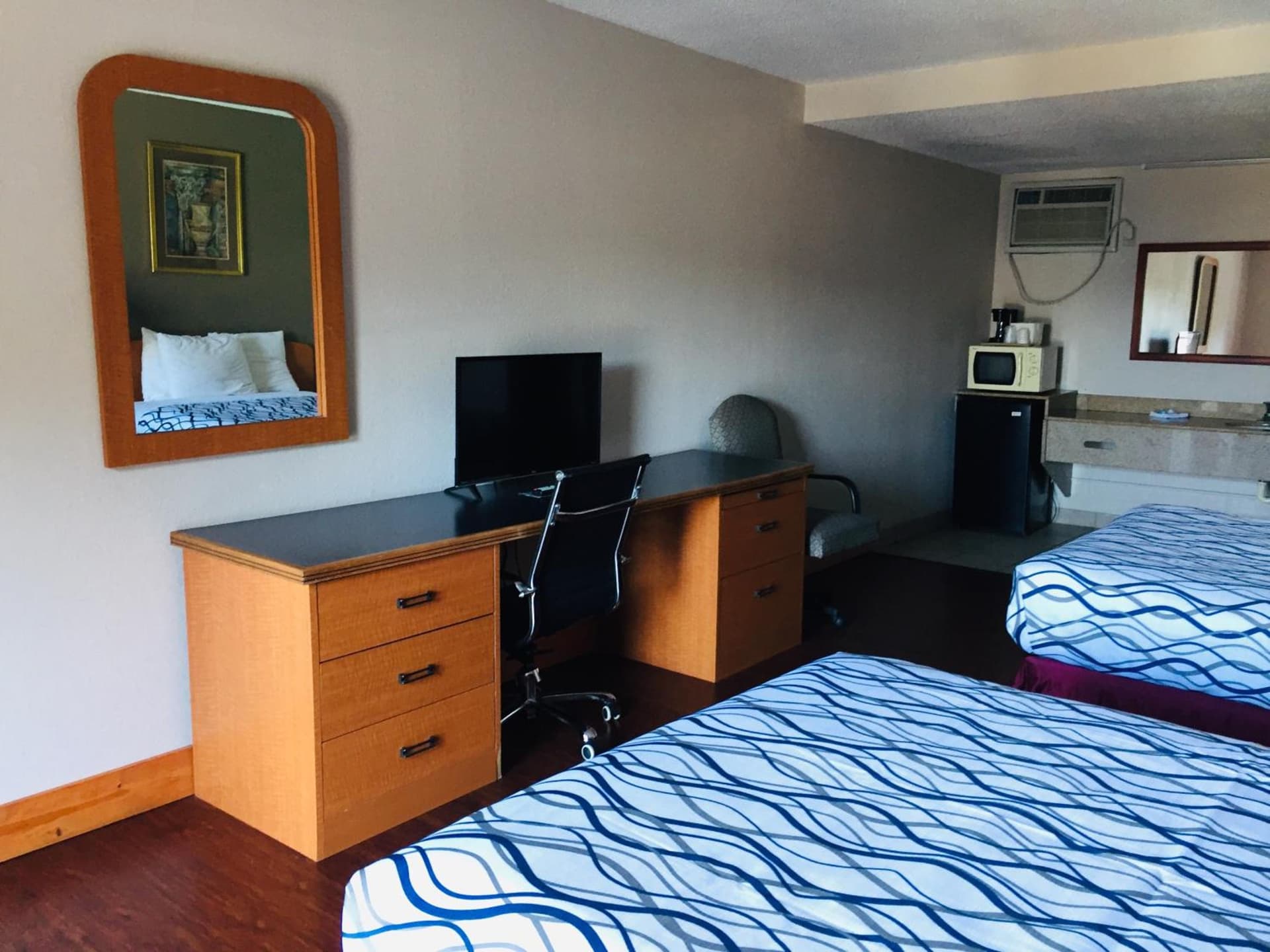 Bear Mount Inn & Suites property views in Pigeon Forge, TN — gallery photo 3