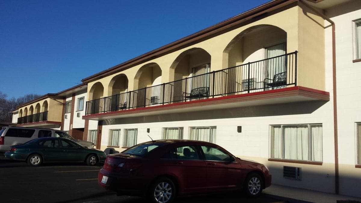 Americas Best Inn & Suites Urbana exterior or lobby in Urbana, IL — main listing photo