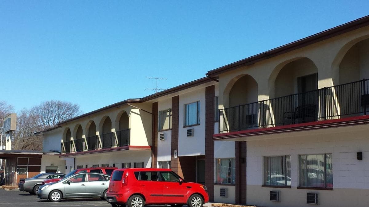 Americas Best Inn & Suites Urbana property views in Urbana, IL — gallery photo 3