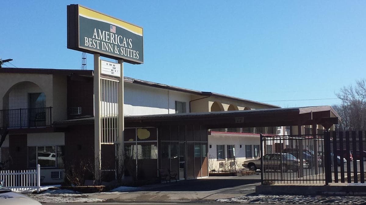 Americas Best Inn & Suites Urbana featured exterior or lobby in Urbana, IL — similar hotel