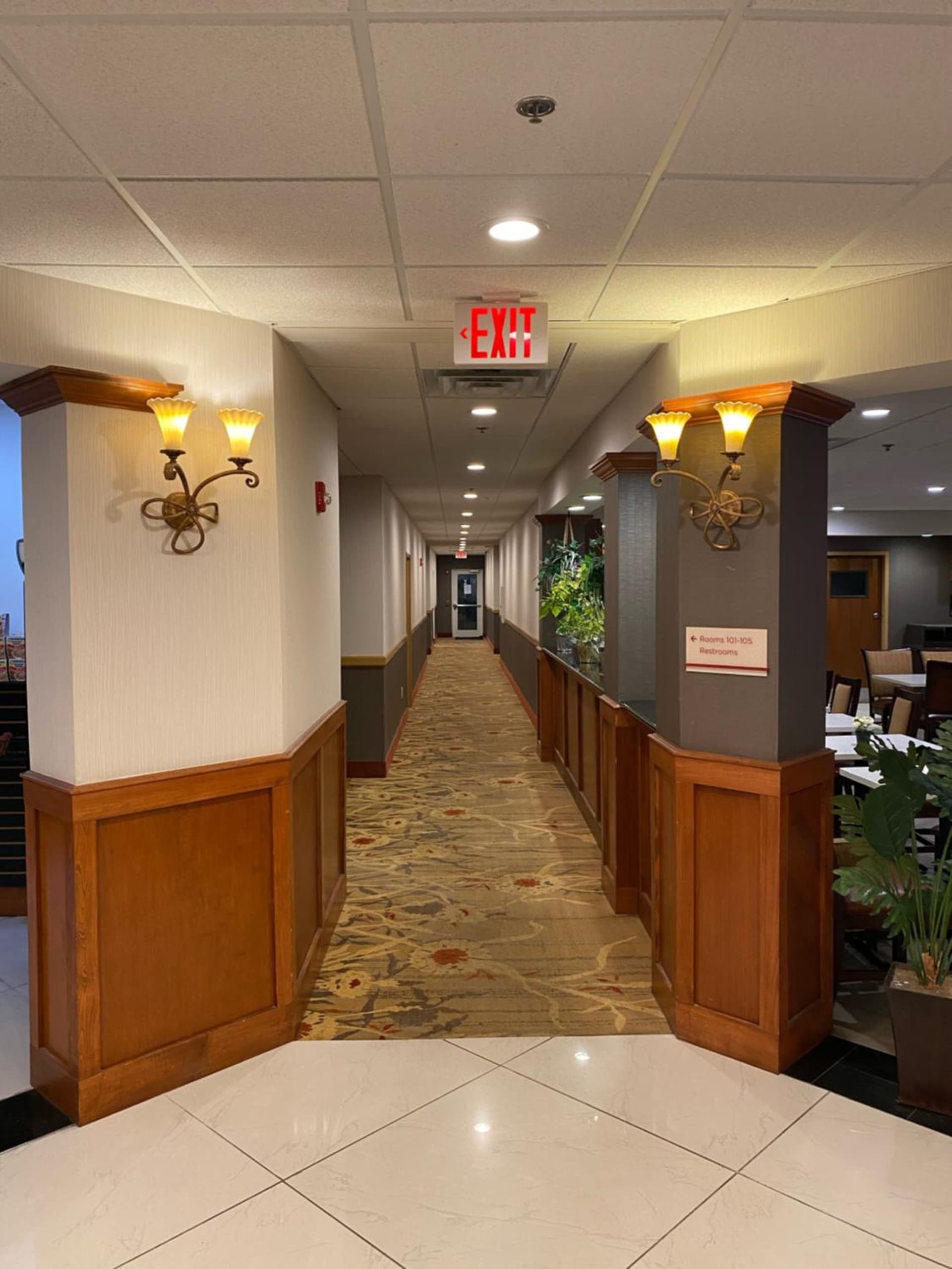 Hawthorn Extended Stay by Wyndham Kingsland interior in Kingsland, GA — gallery photo 2