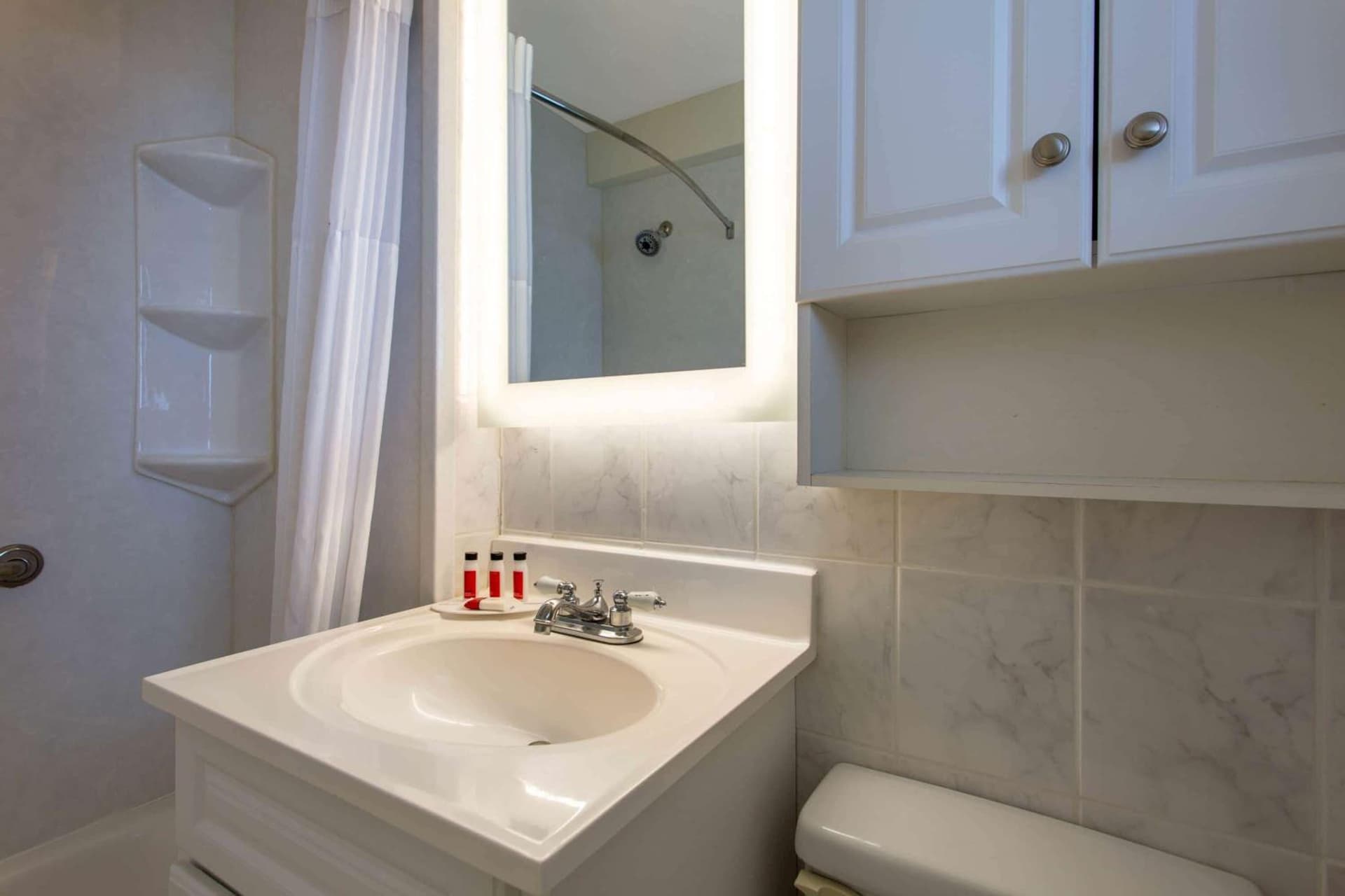 Days Inn by Wyndham Ocean City Oceanfront gallery photo in Ocean City, MD — image 36