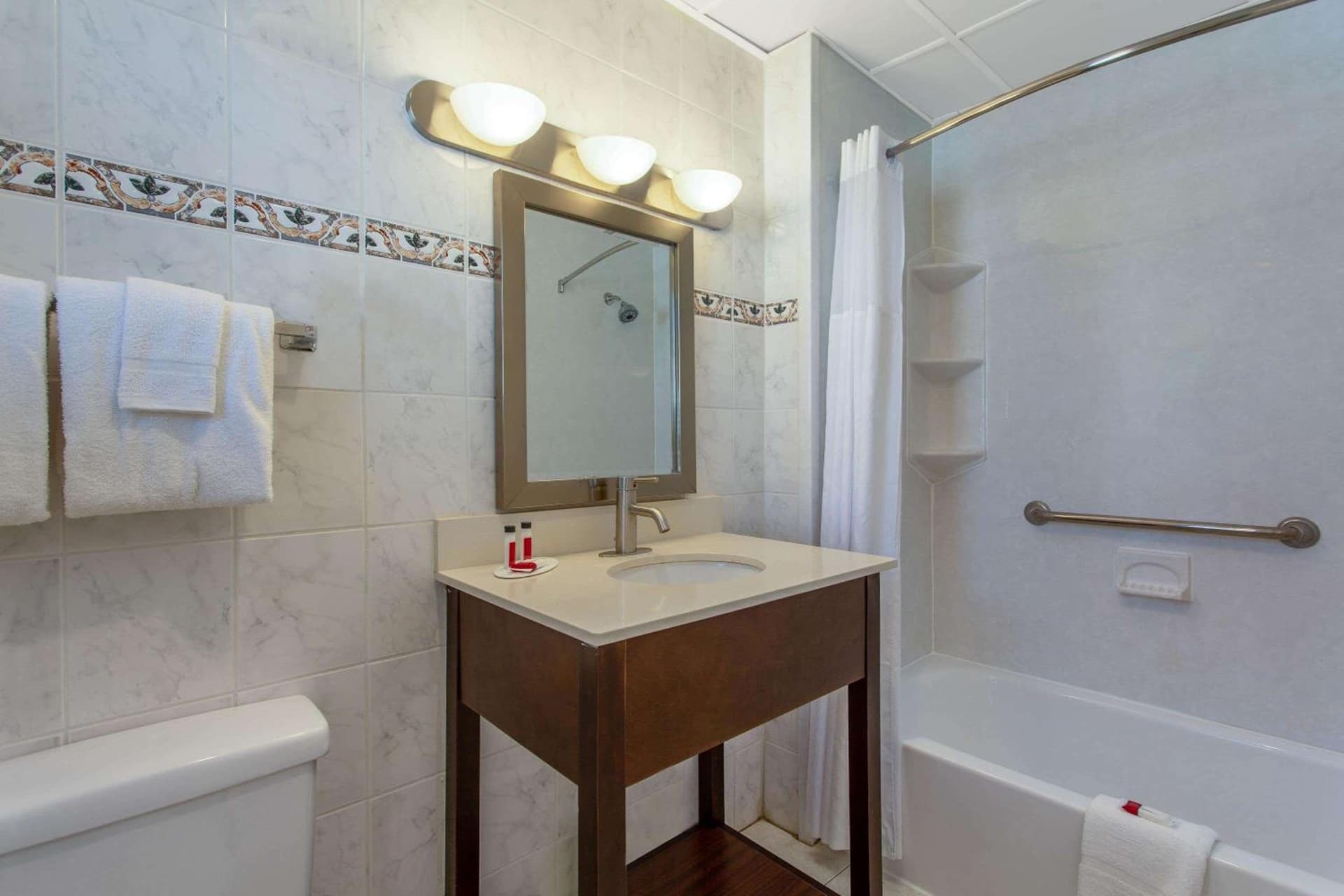 Days Inn by Wyndham Ocean City Oceanfront gallery photo in Ocean City, MD — image 57